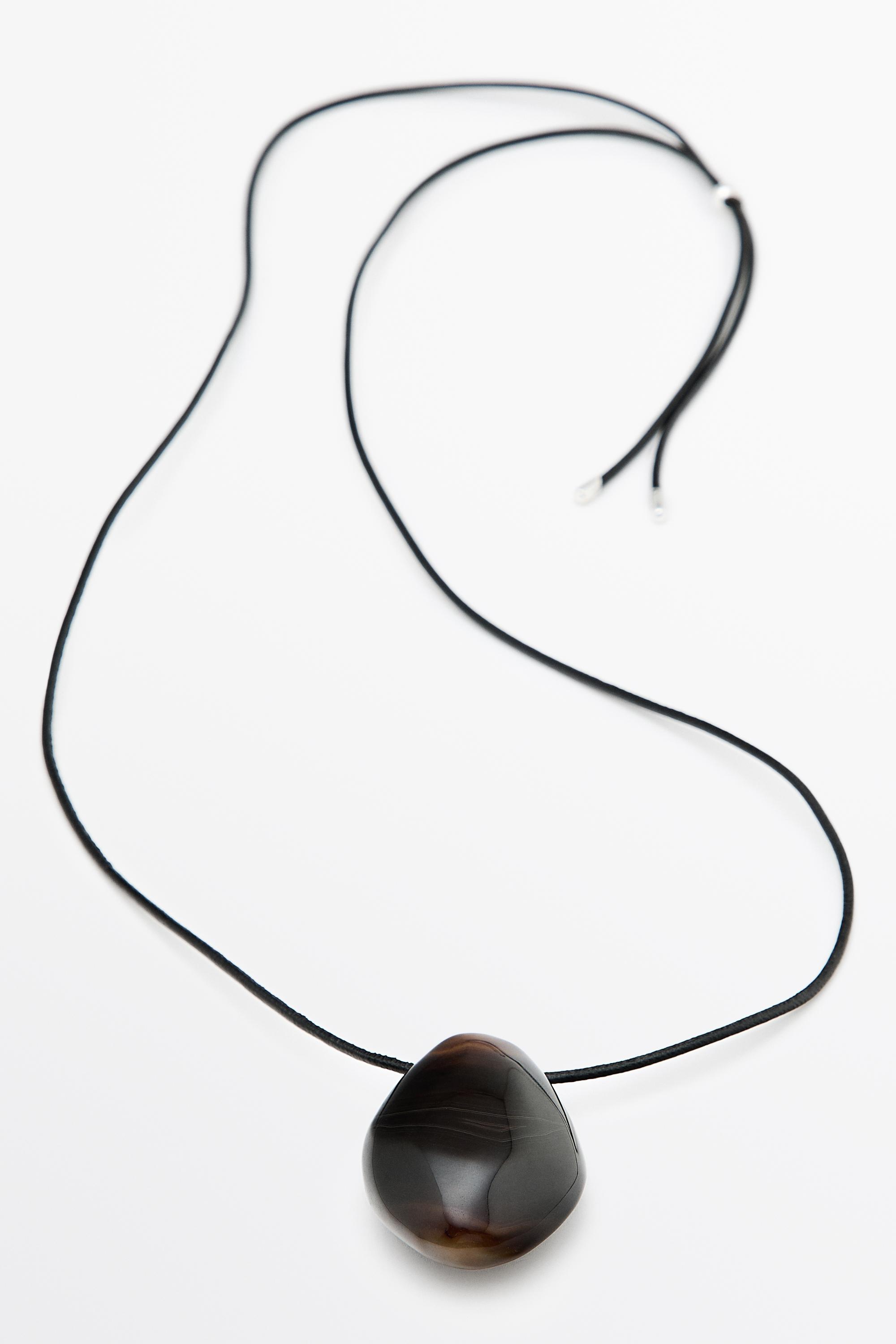 Collar pieza piedra