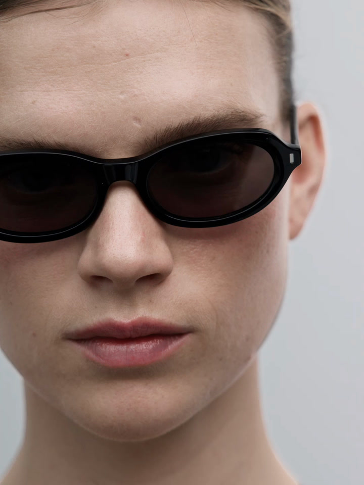 Mini oval sunglasses