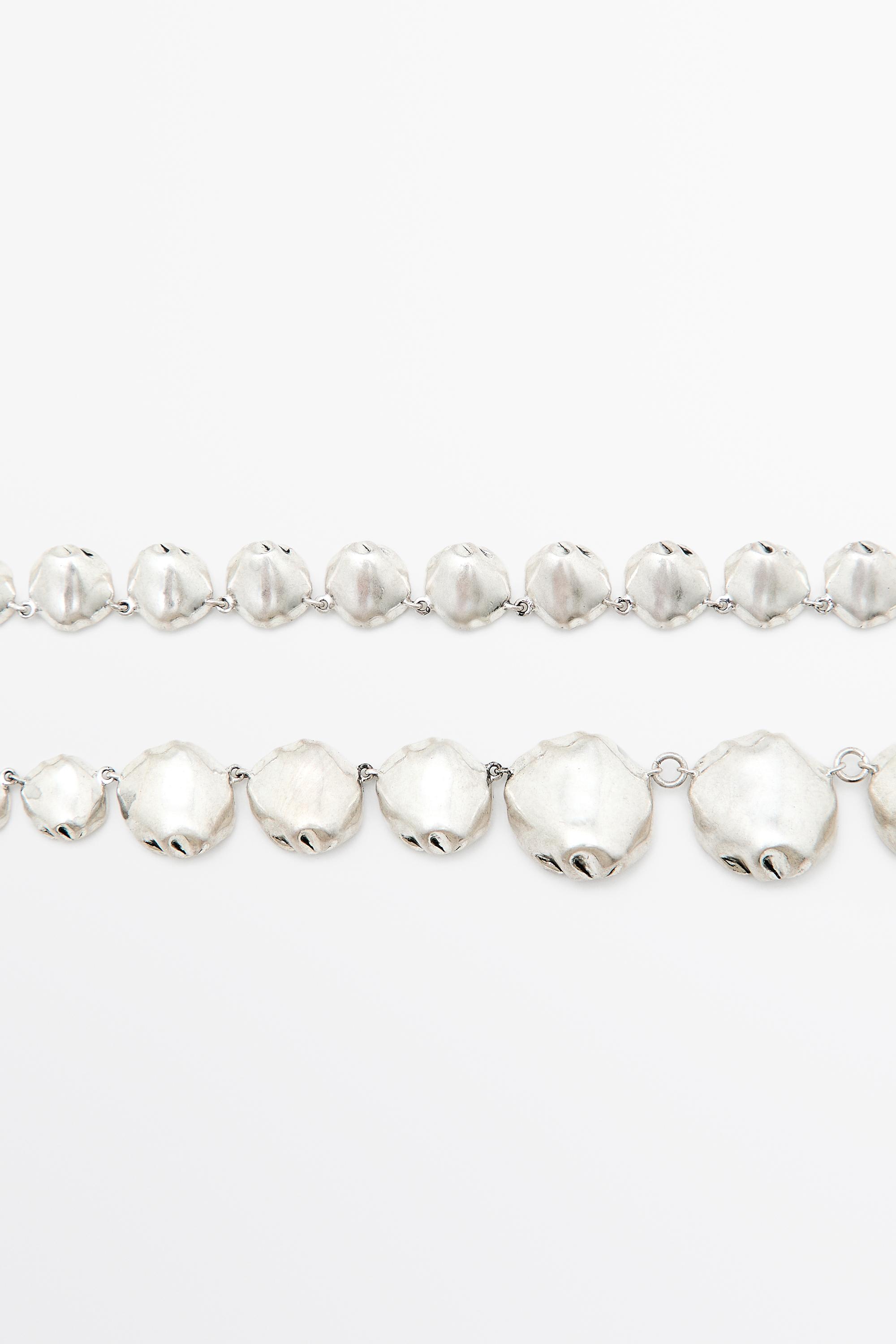 Long necklace with metal pieces - thumbnail 4