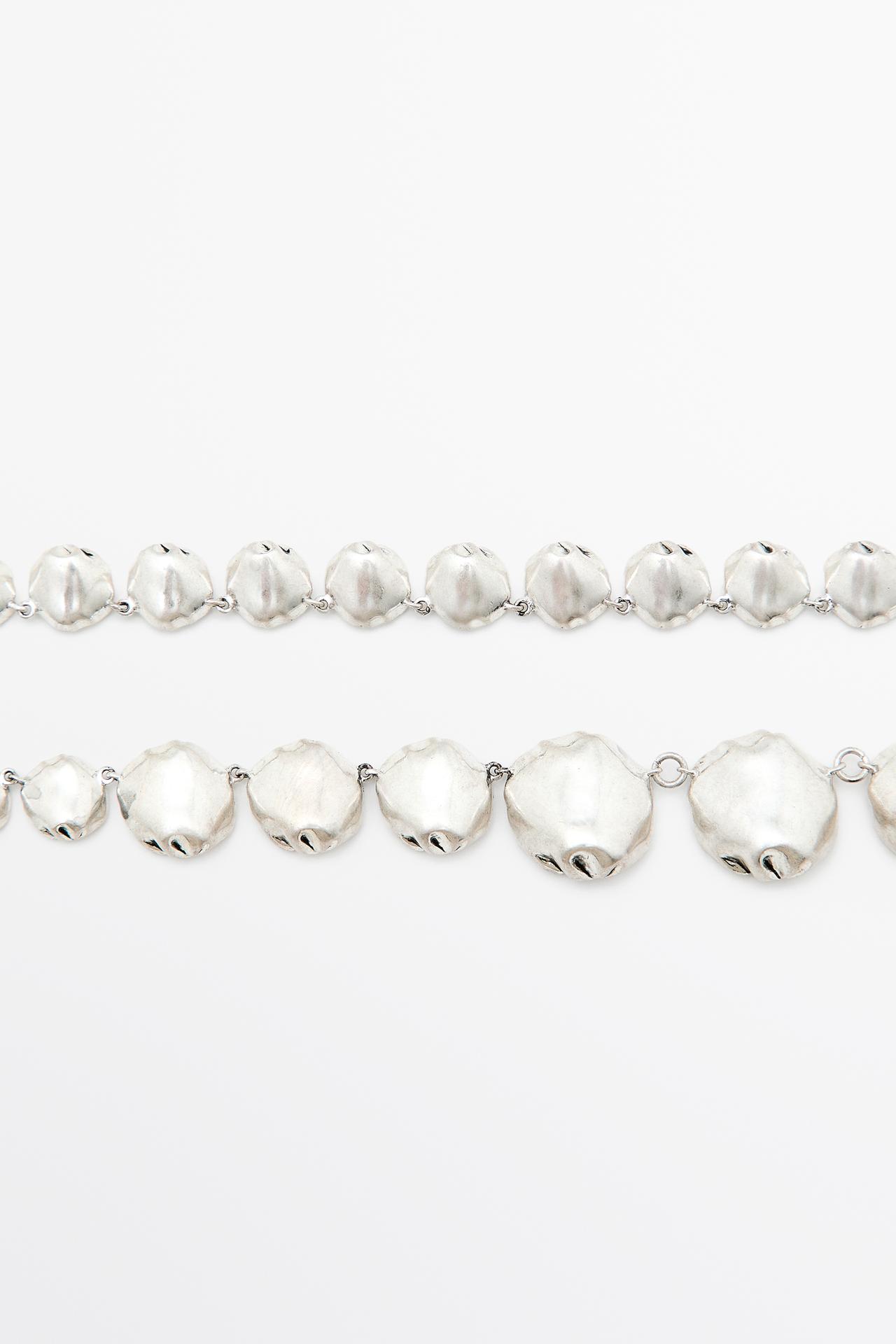 Long necklace with metal pieces — SILVER