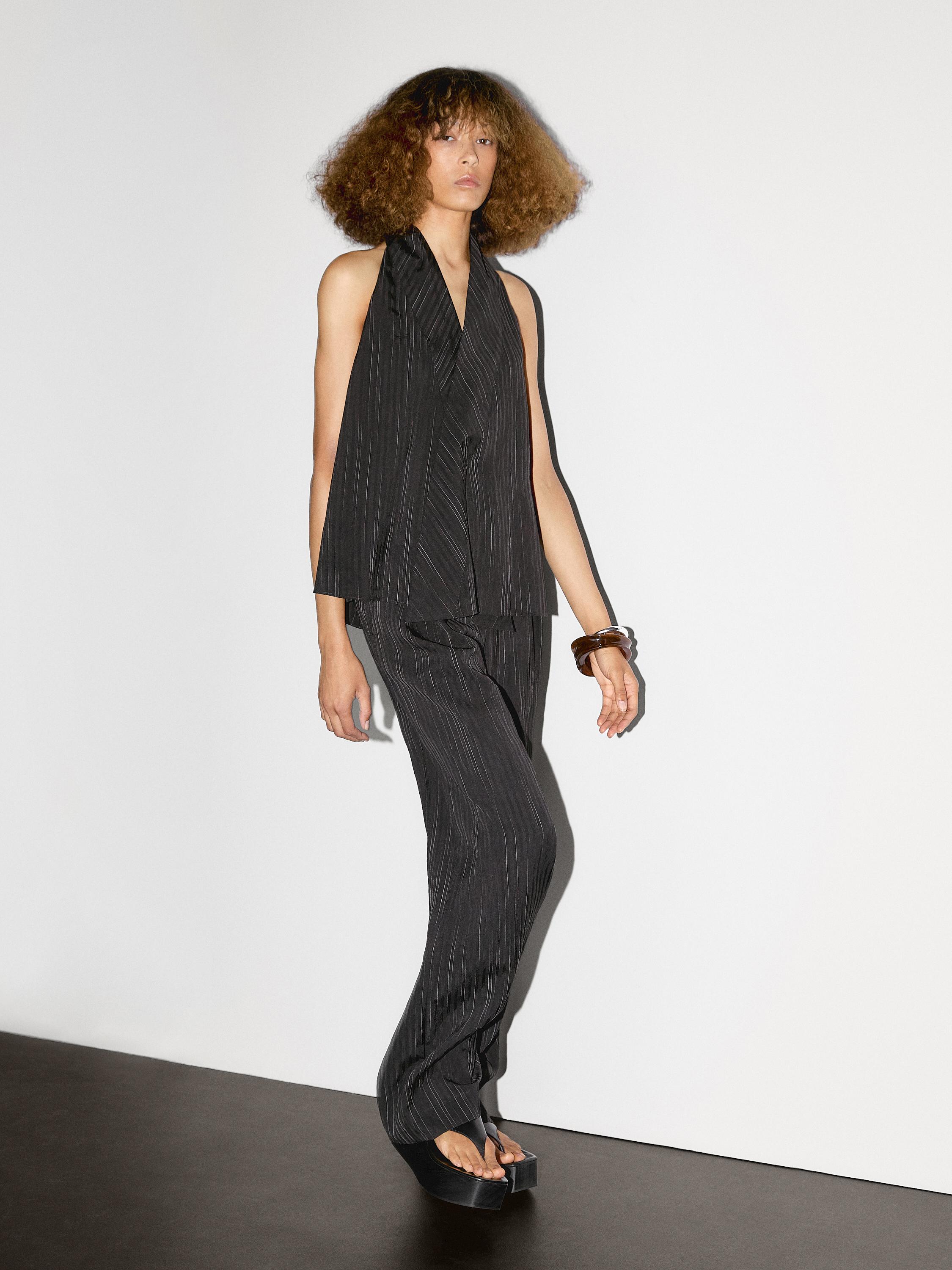 Top halter com pormenor de estampado às riscas