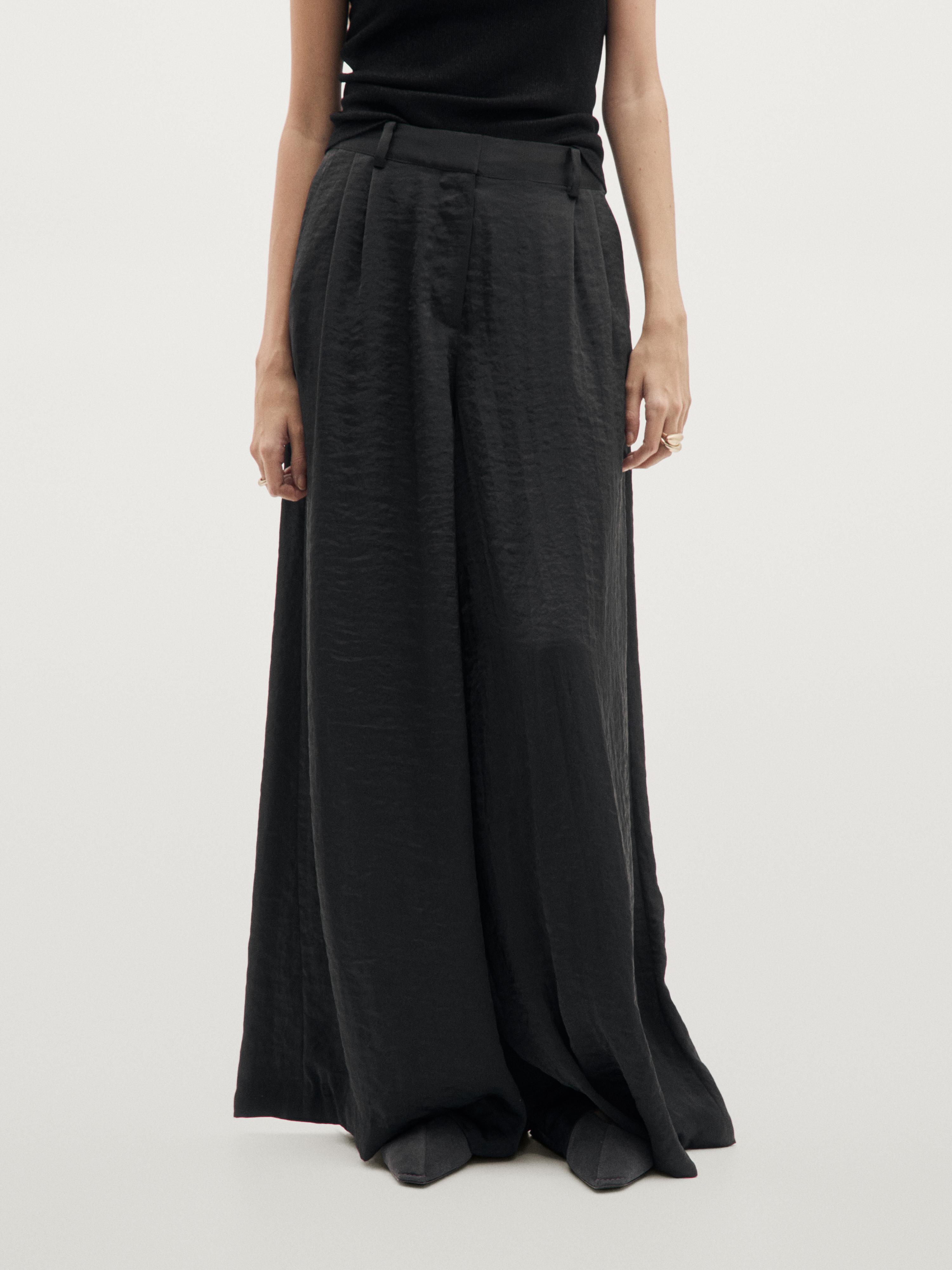 Flowing wide-leg trousers with darts