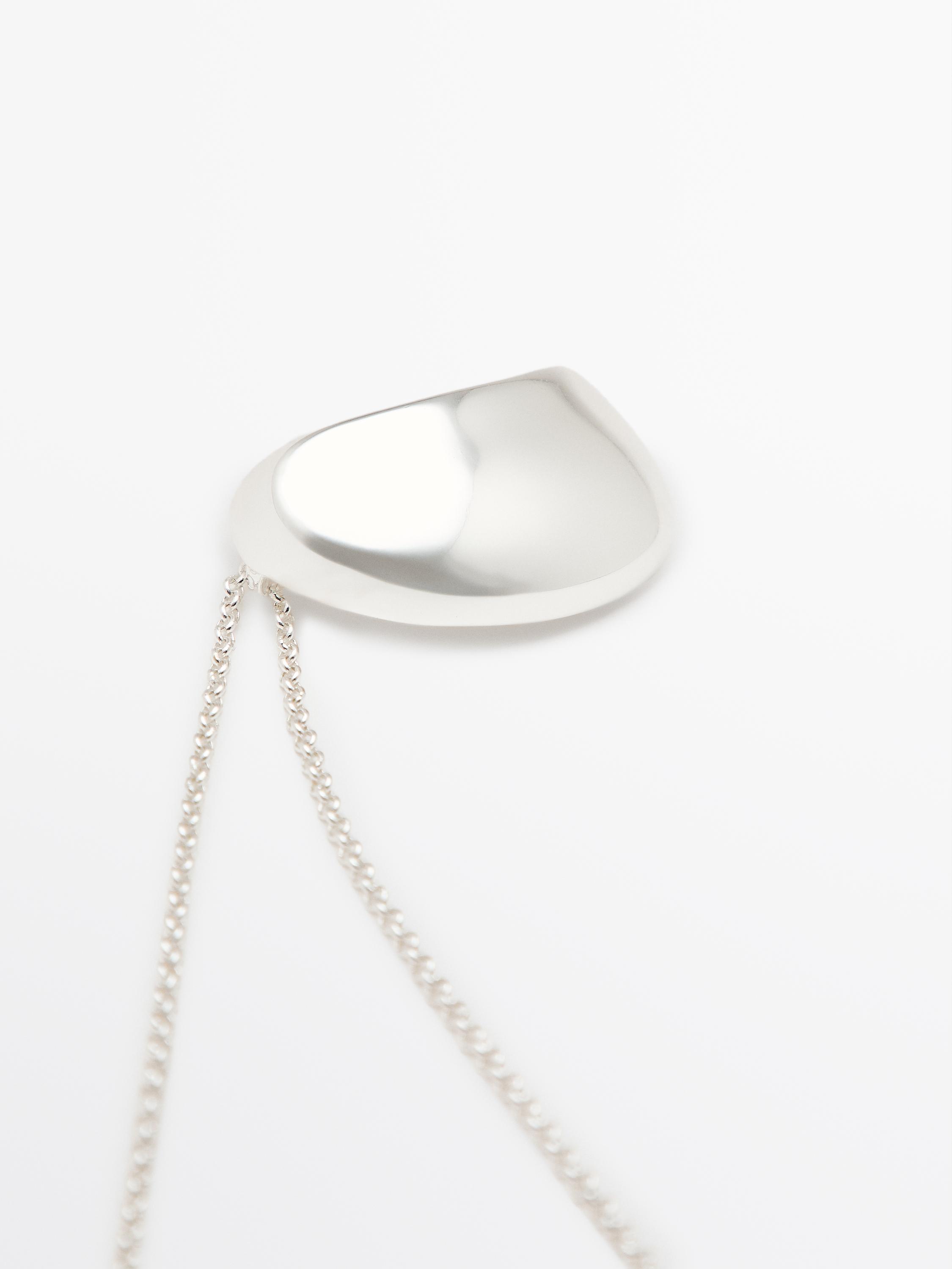 Necklace with oval pendant