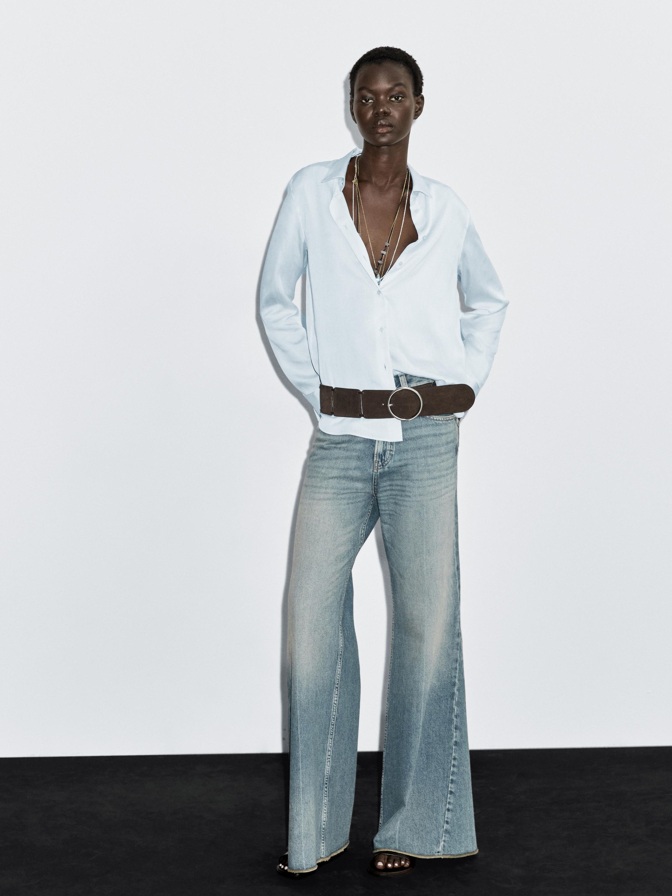 Flowing shirt with shirt collar