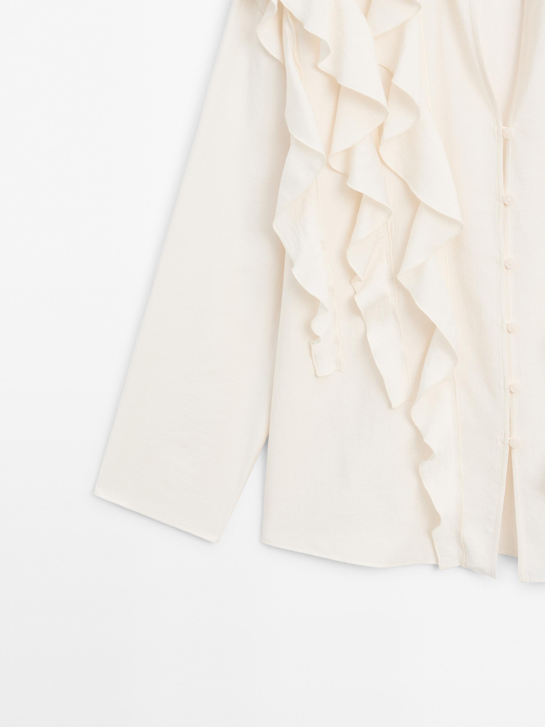 Flowing blouse with ruffles
