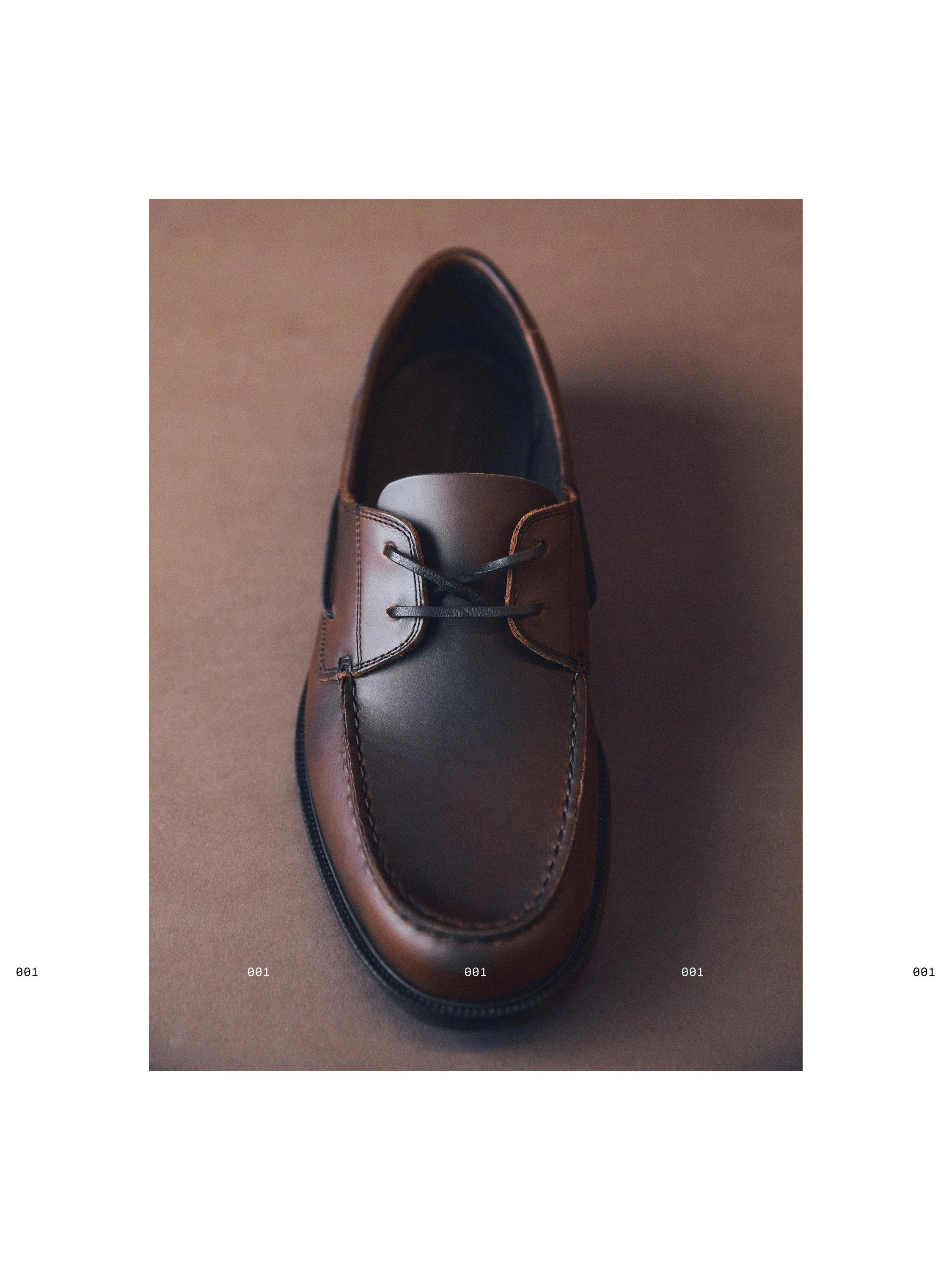 Chaussures bateau en cuir graissé