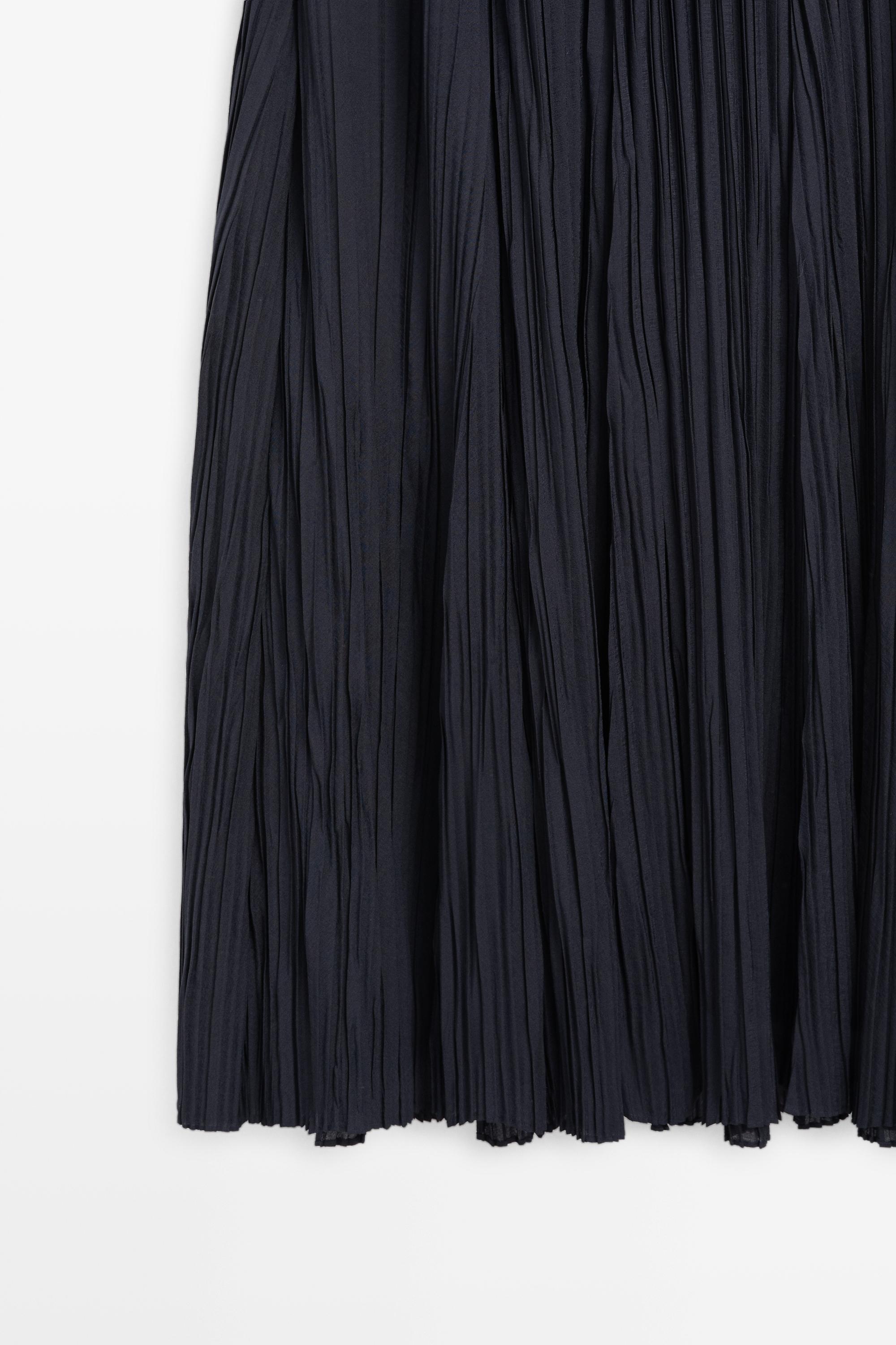 Long flowing dress with gathered detail — DARK NAVY