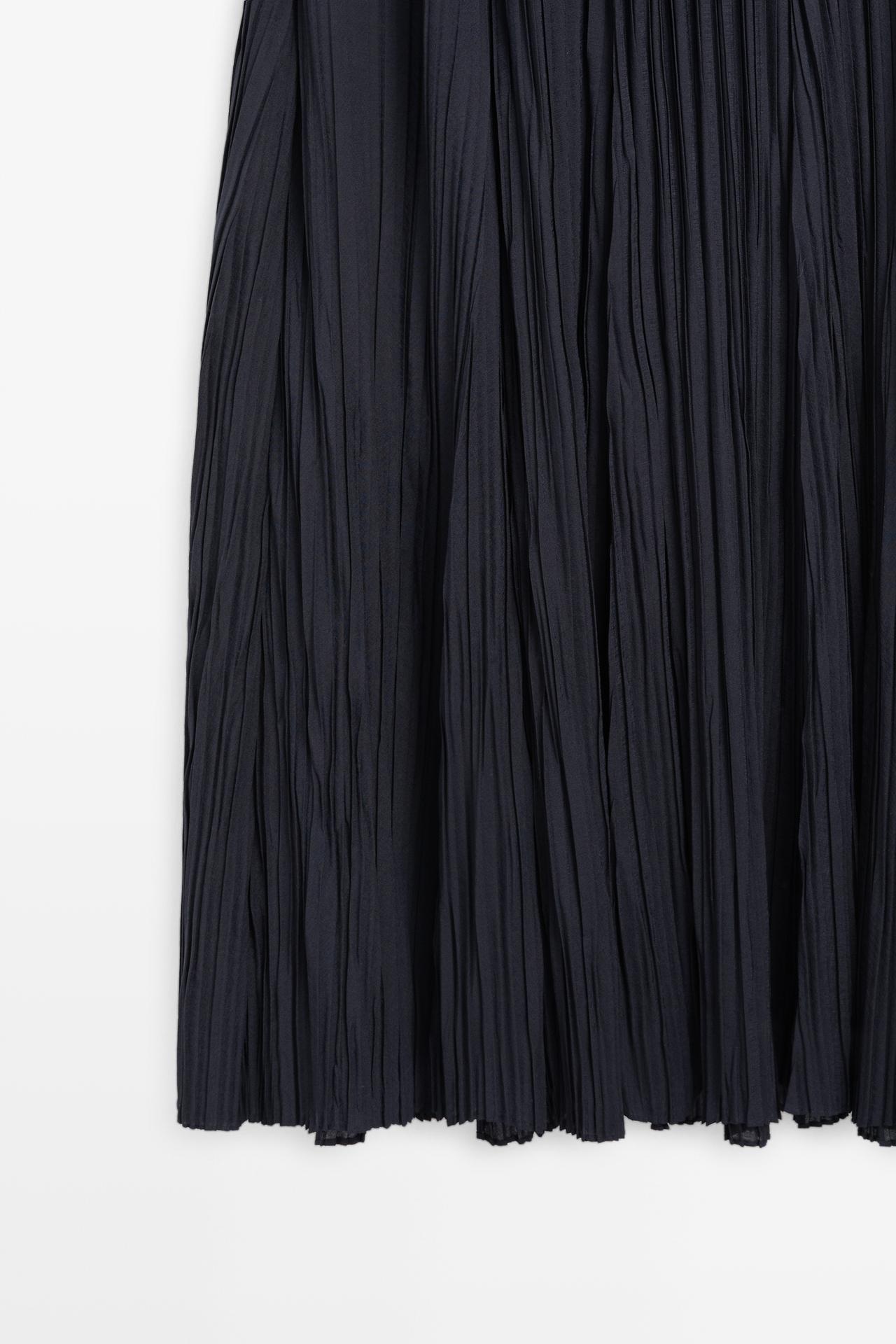 Long flowing dress with gathered detail — DARK NAVY