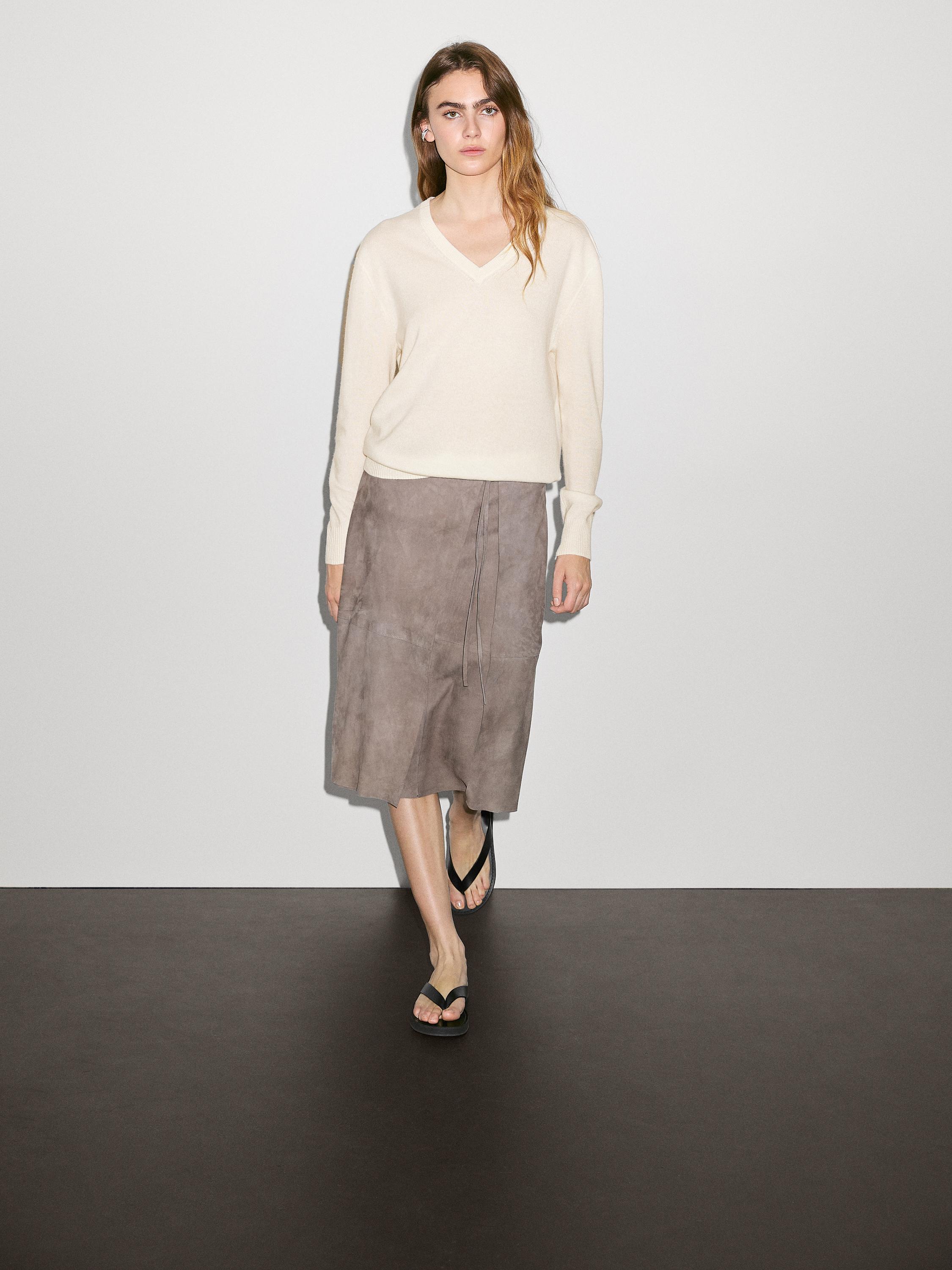 V-neck knitted jumper 100% cashmere
