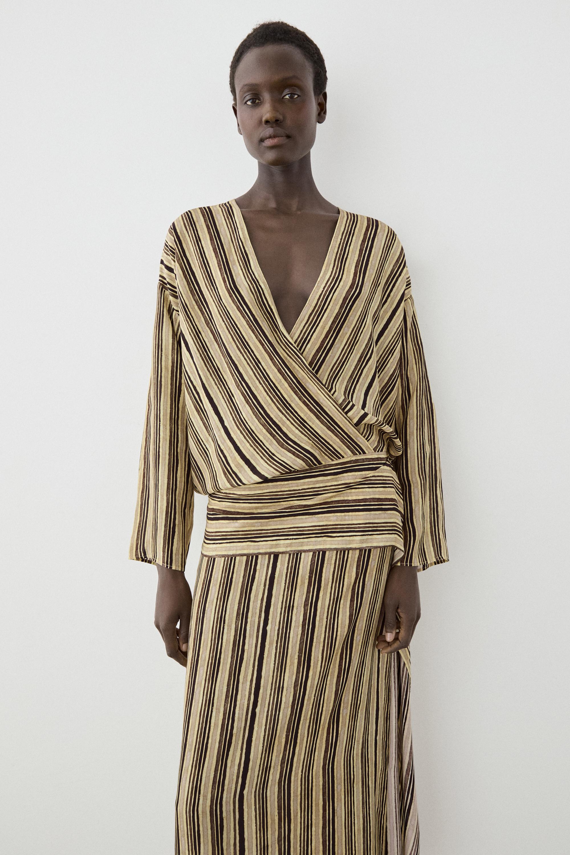 Gestreiftes Midikleid mit Bindegürtel