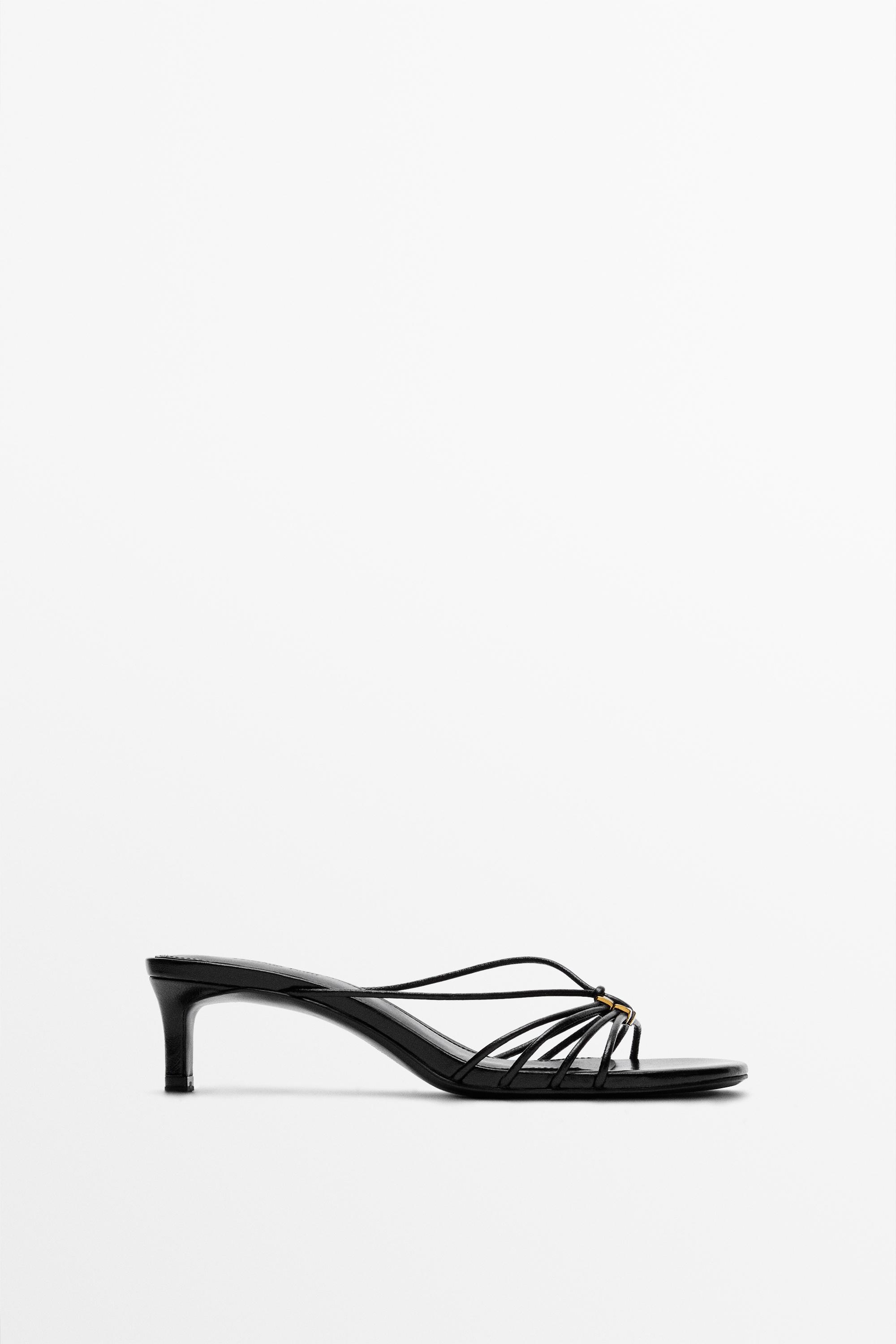 Sandale à talon à brides avec ornement