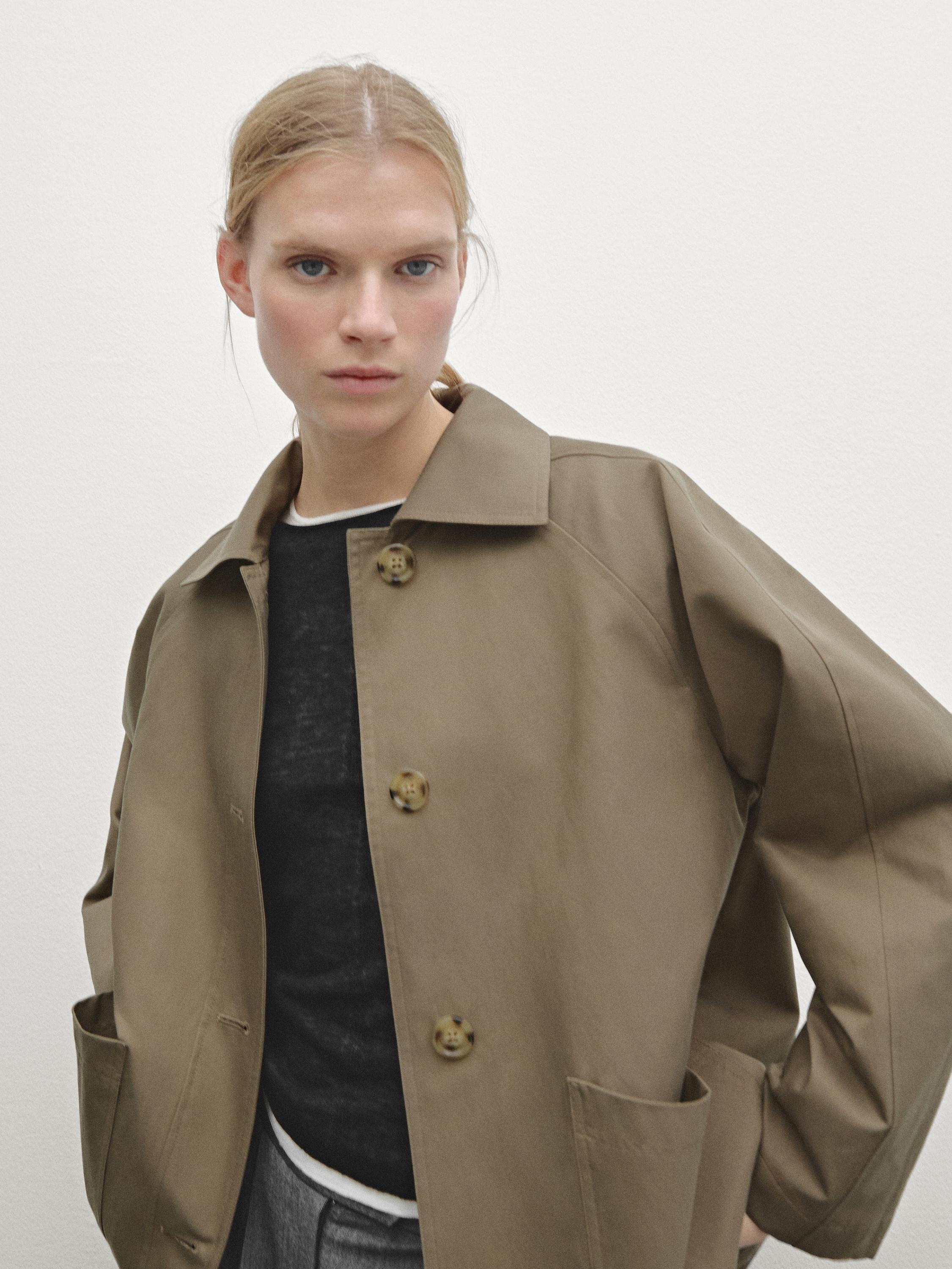 Water-repellent jacket with pockets