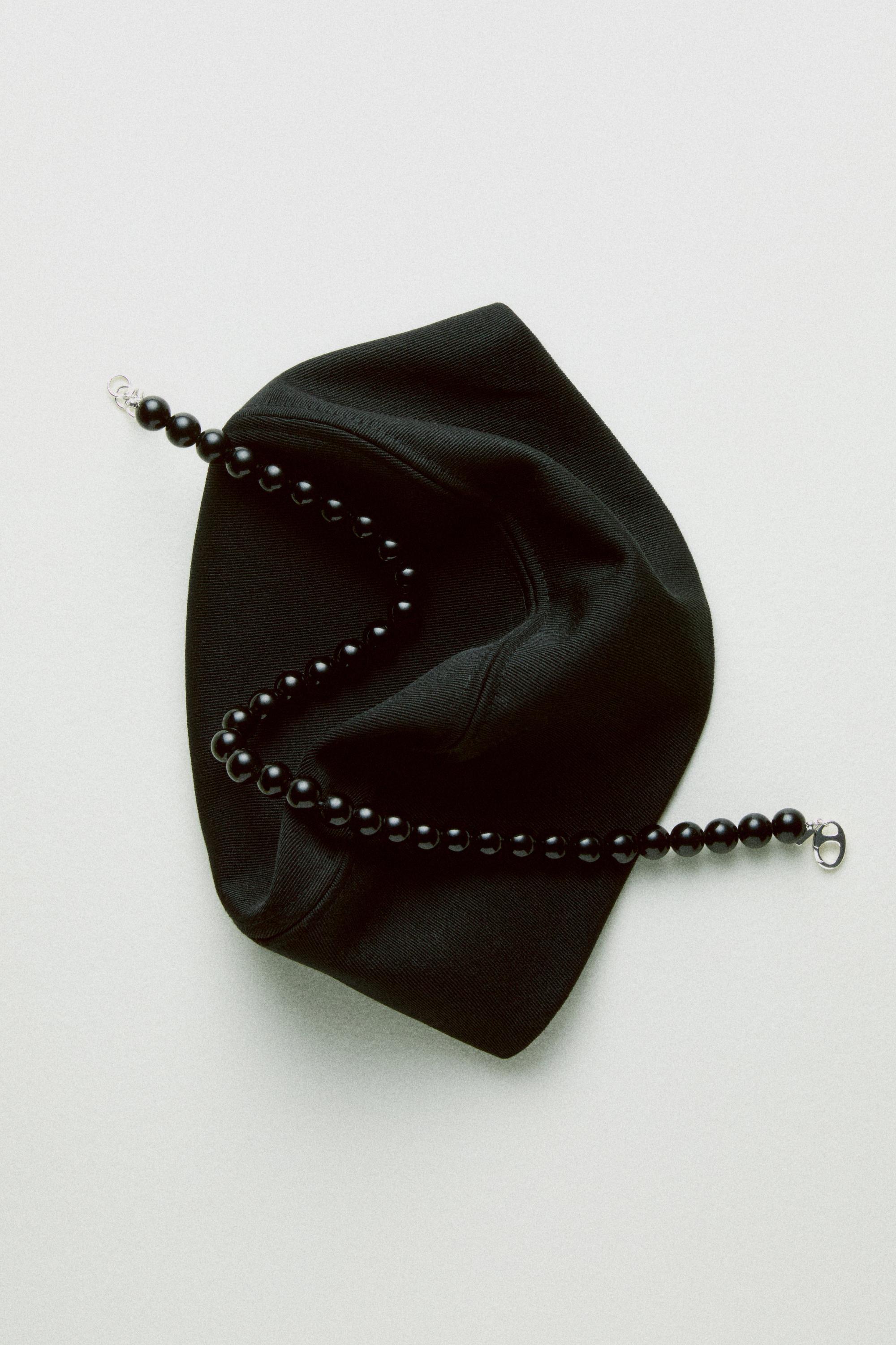 Glass bead necklace — BLACK