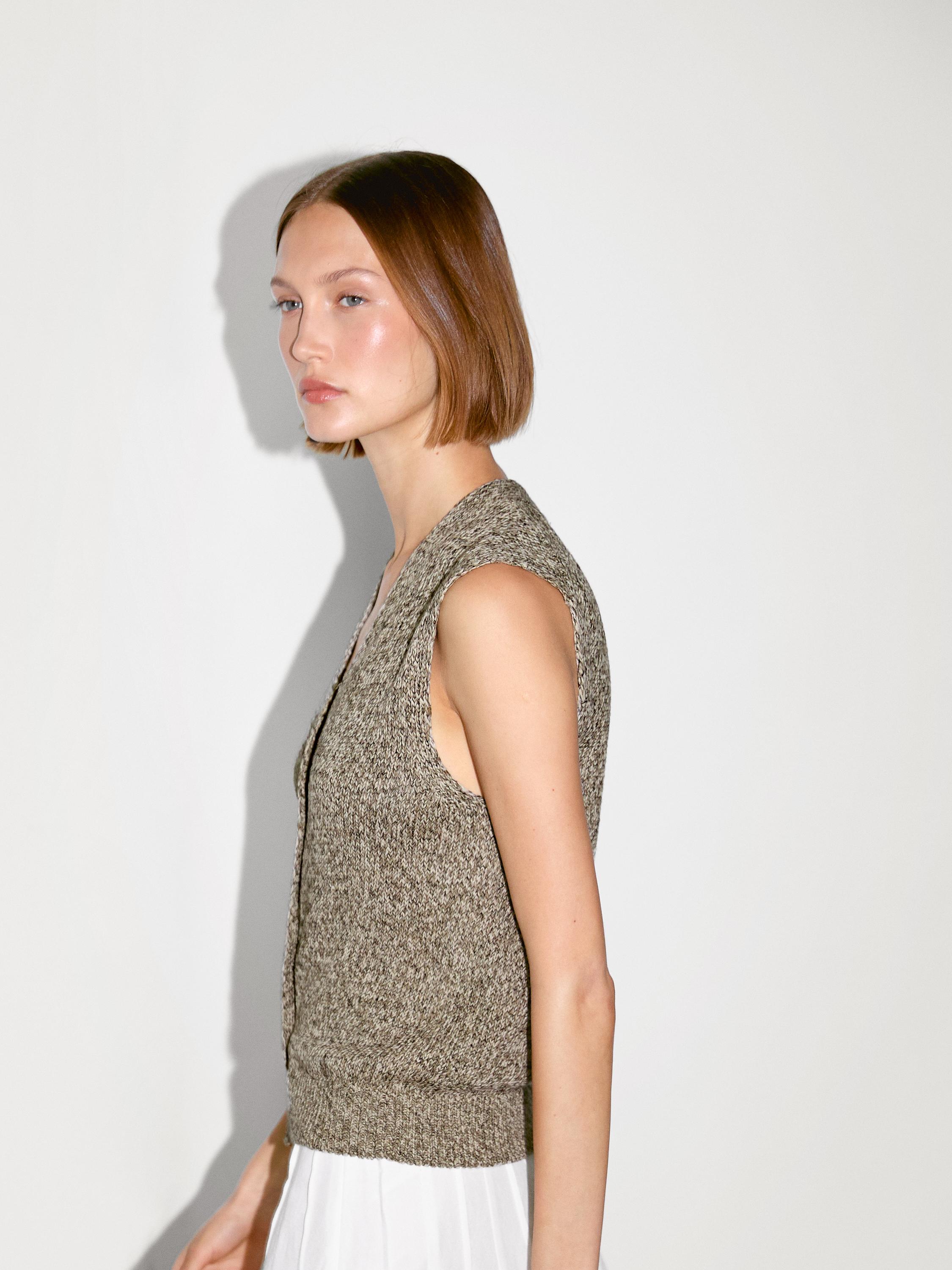 Mouliné knit V-neck vest