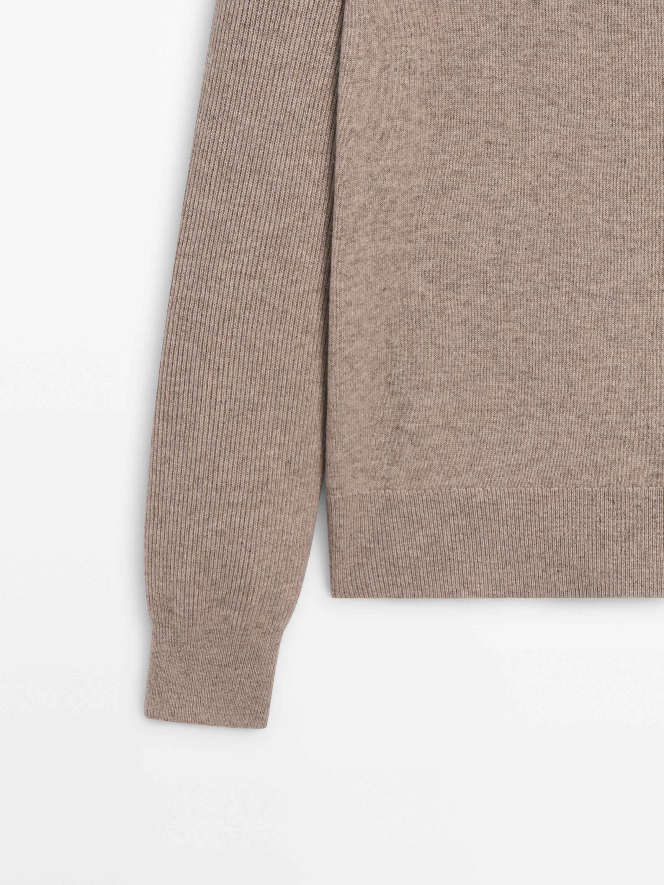 Mock neck knit sweater