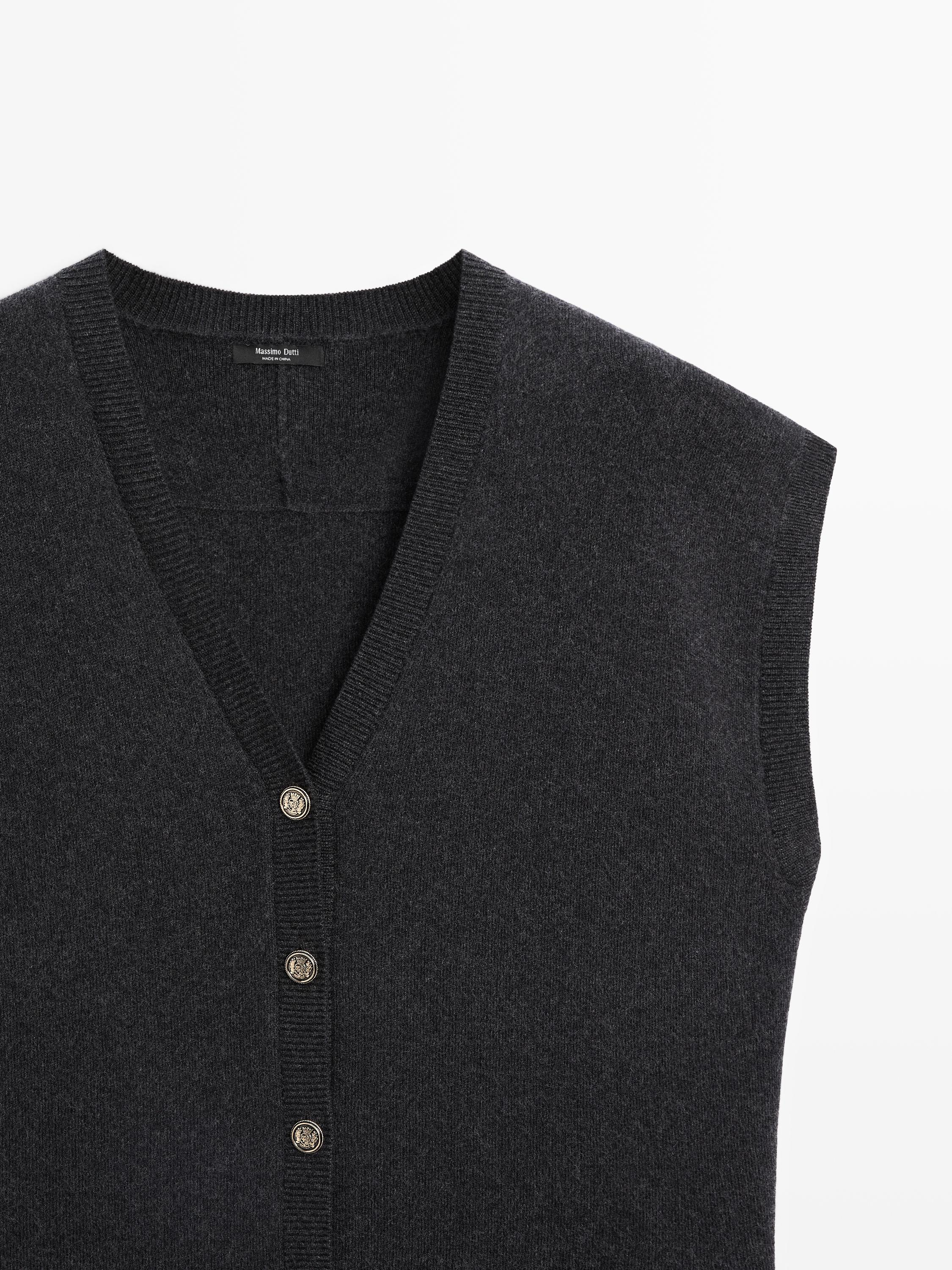 Knit vest with golden buttons