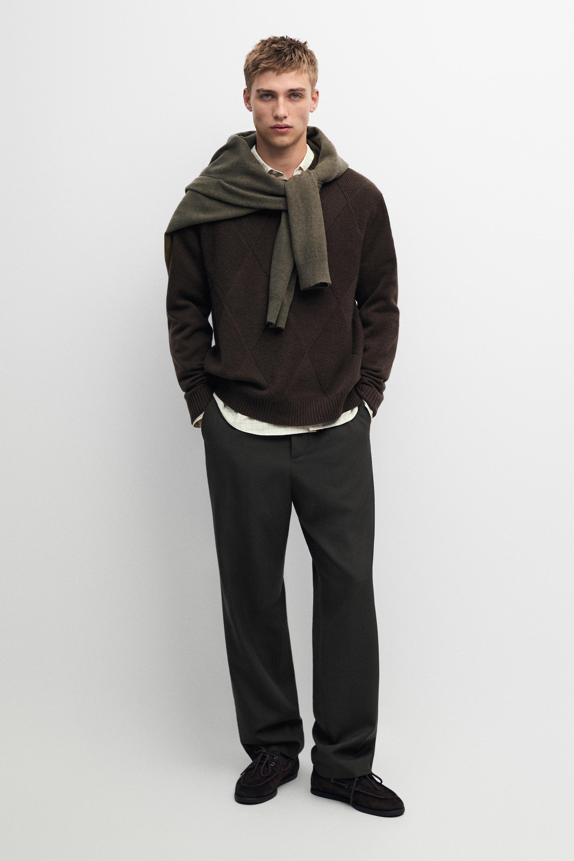 Cashmere wool blend knit sweater with crew neck
