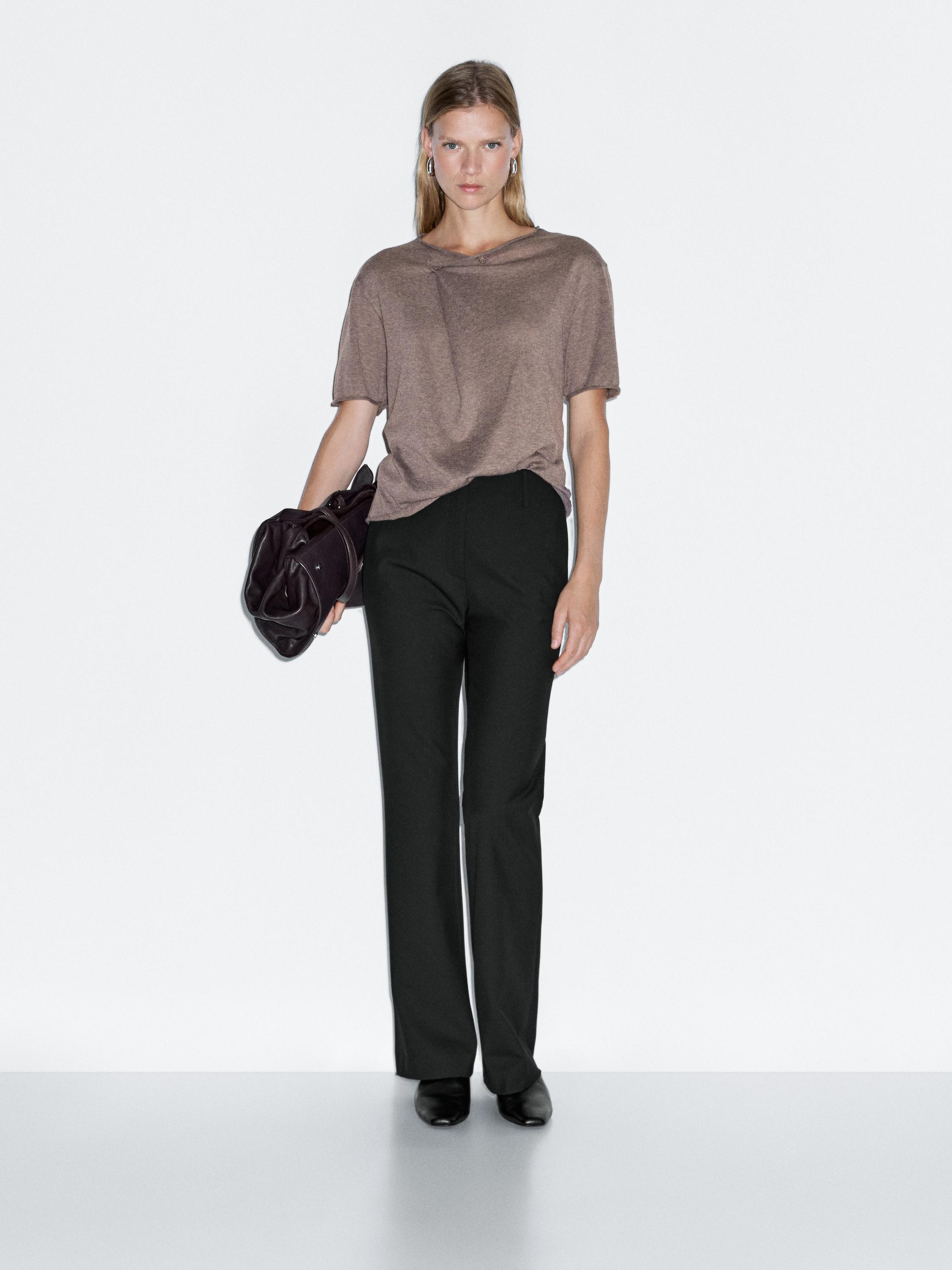 Short sleeve T-shirt with asymmetric fastening