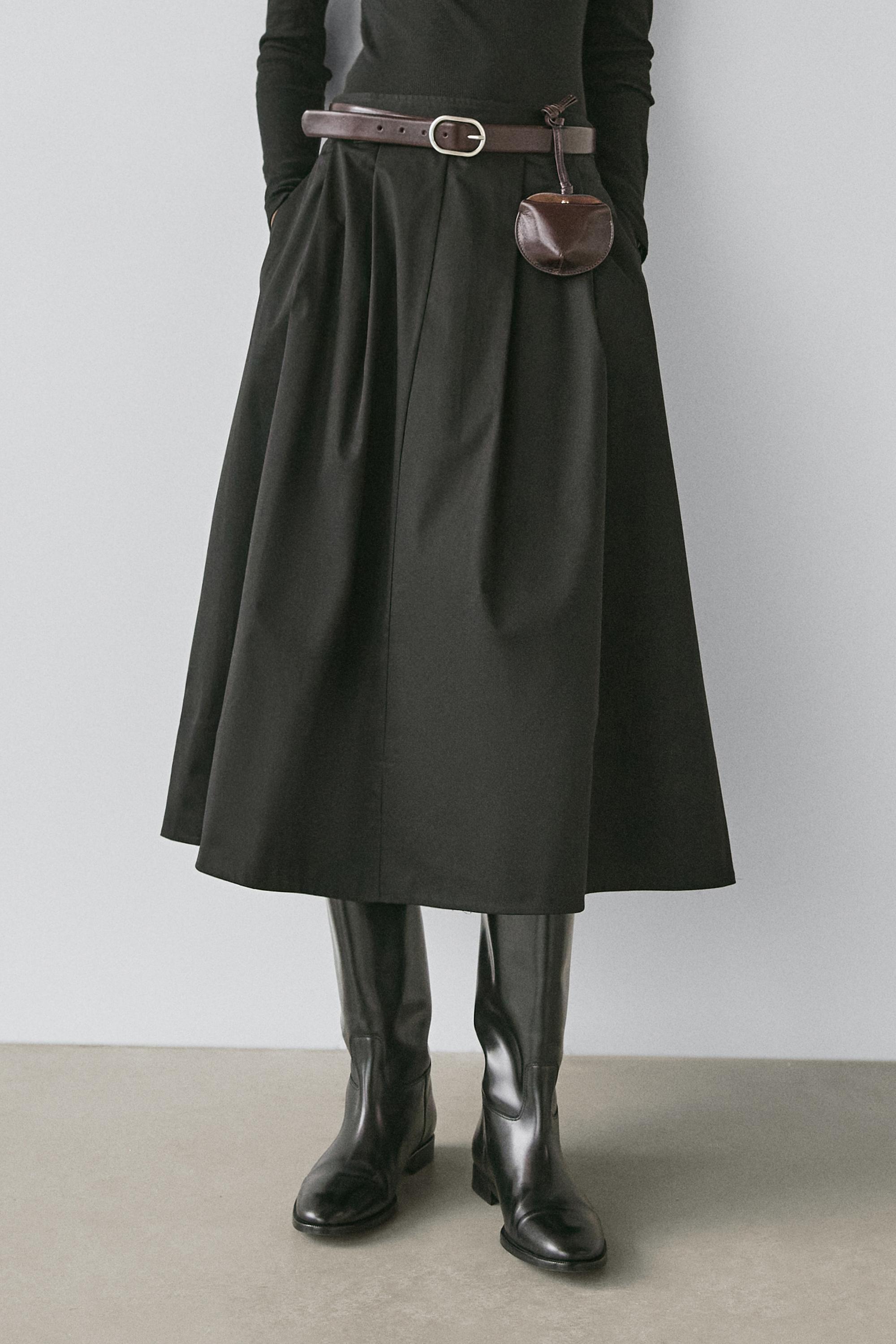 Midi skirt with box pleats — BLACK