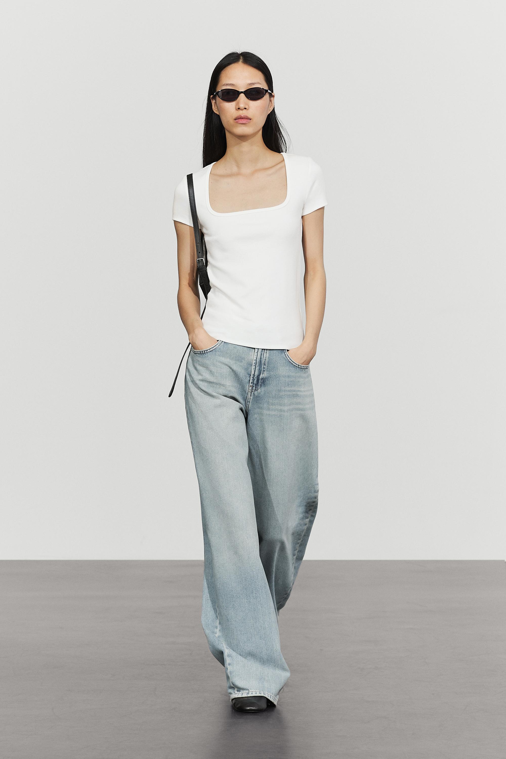 Short sleeve square neckline T-shirt