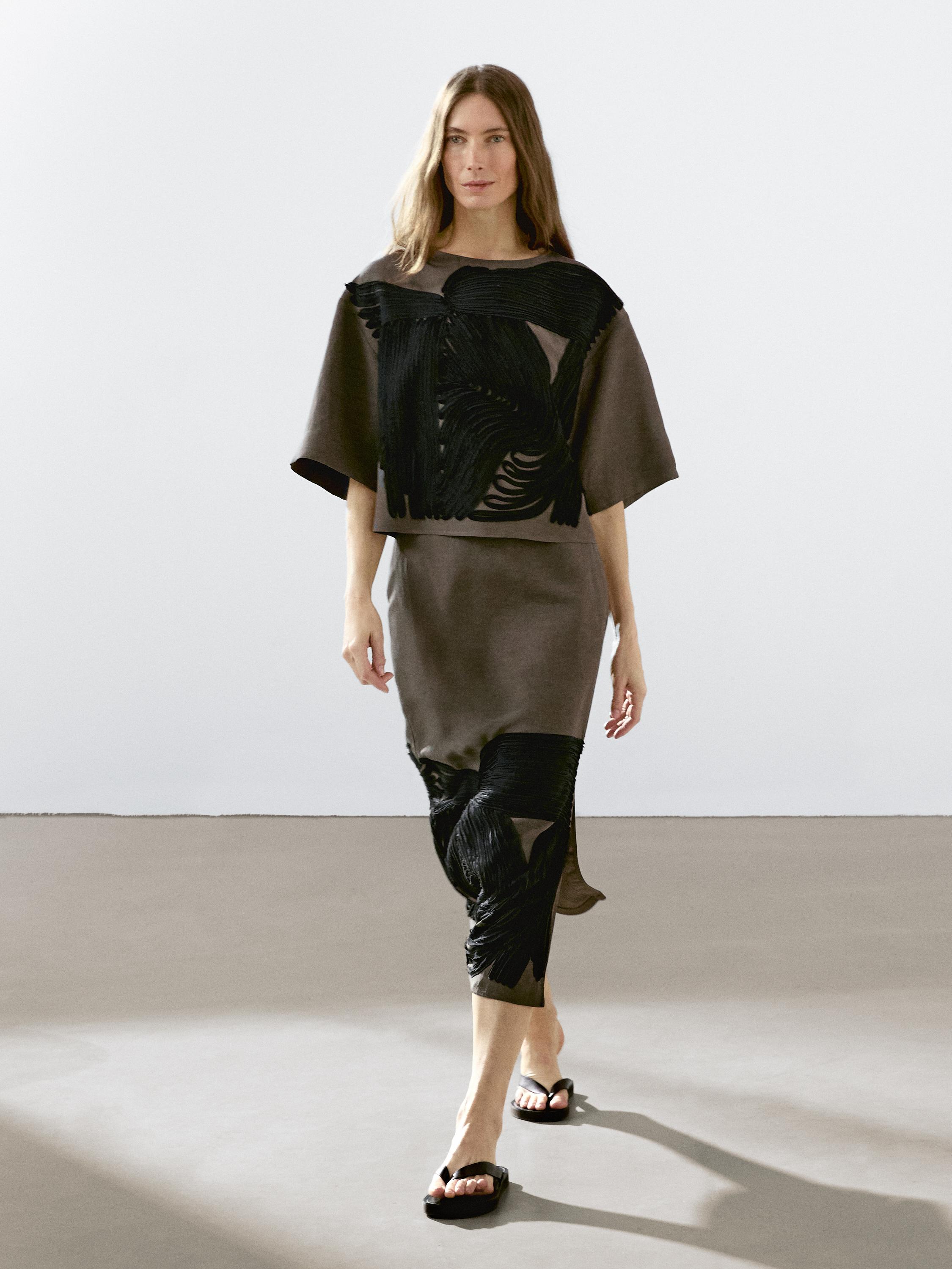Flowing blouse with contrasting ribbons