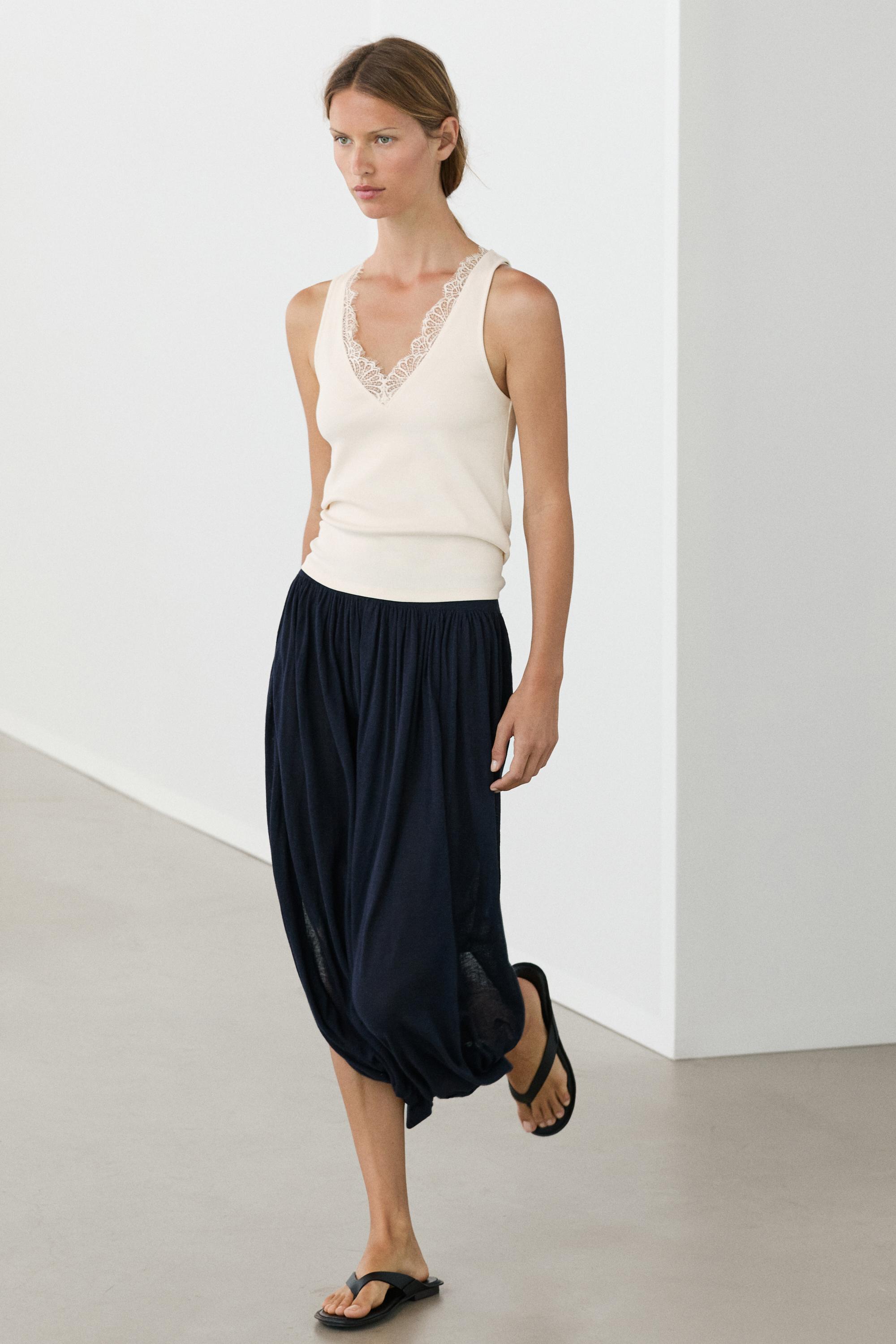 V-neck top with lace detail — CREAM