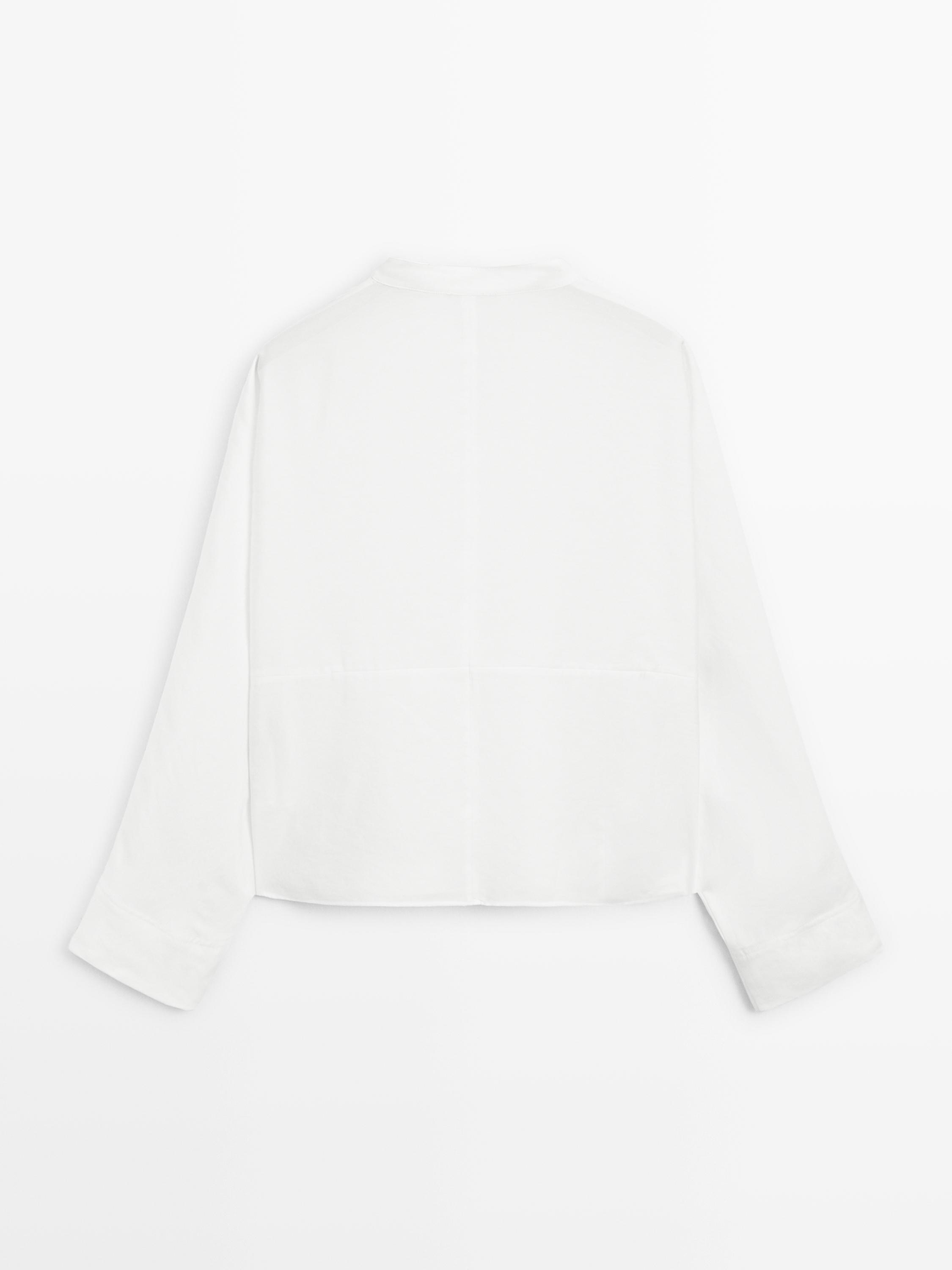 Stand collar shirt with front seam