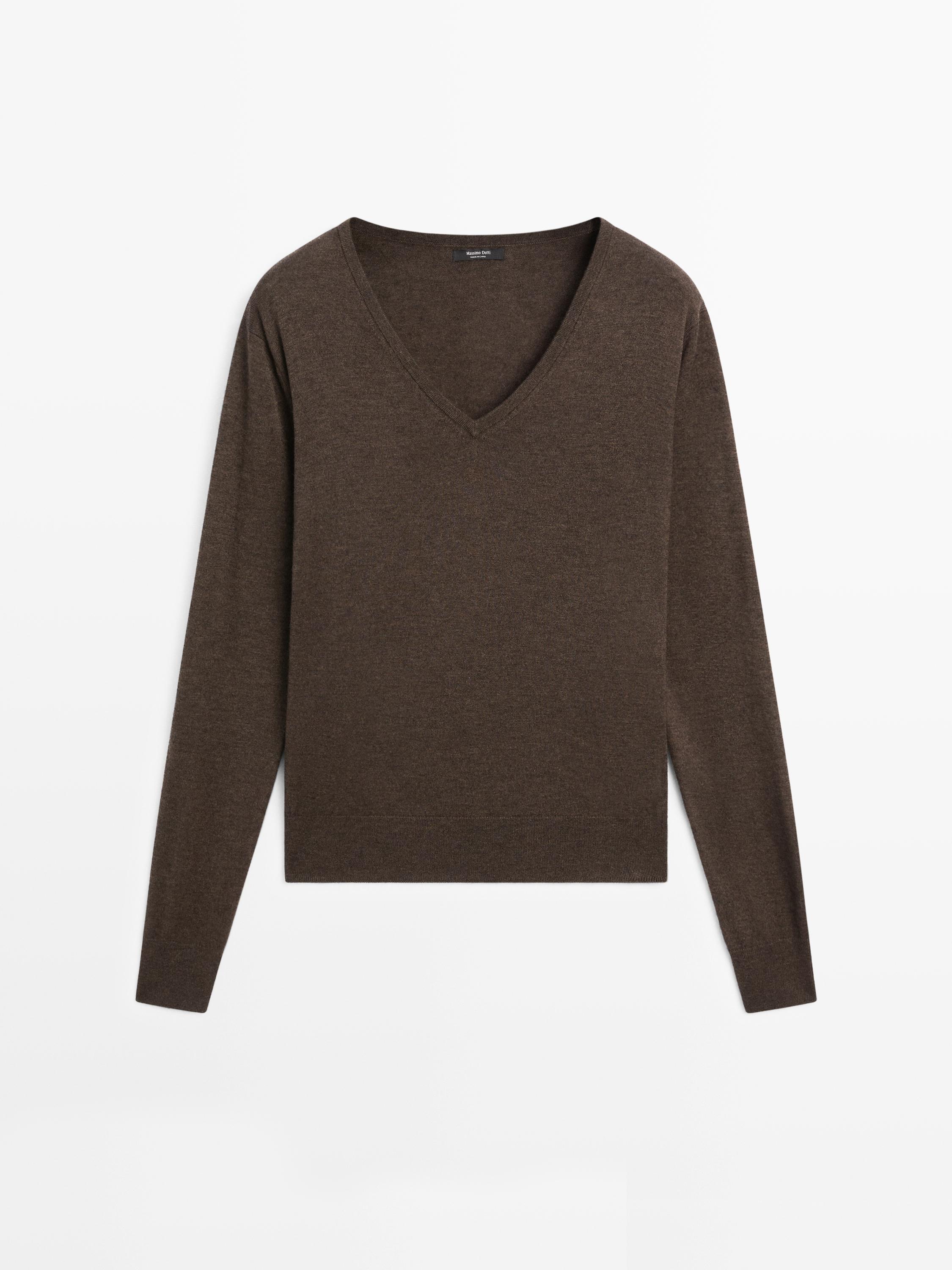Pull laine en maille à col en V