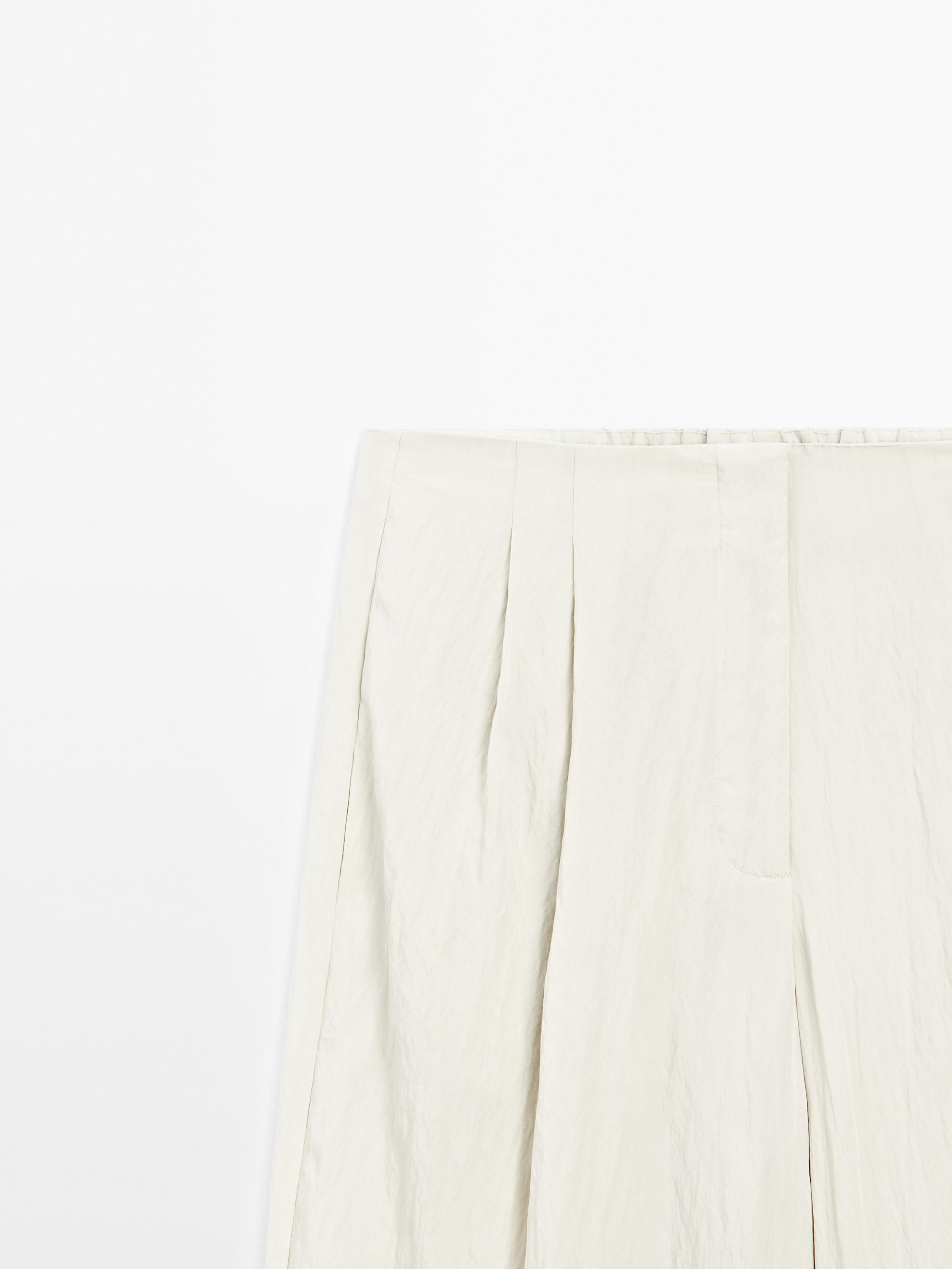 Technical trousers with darts