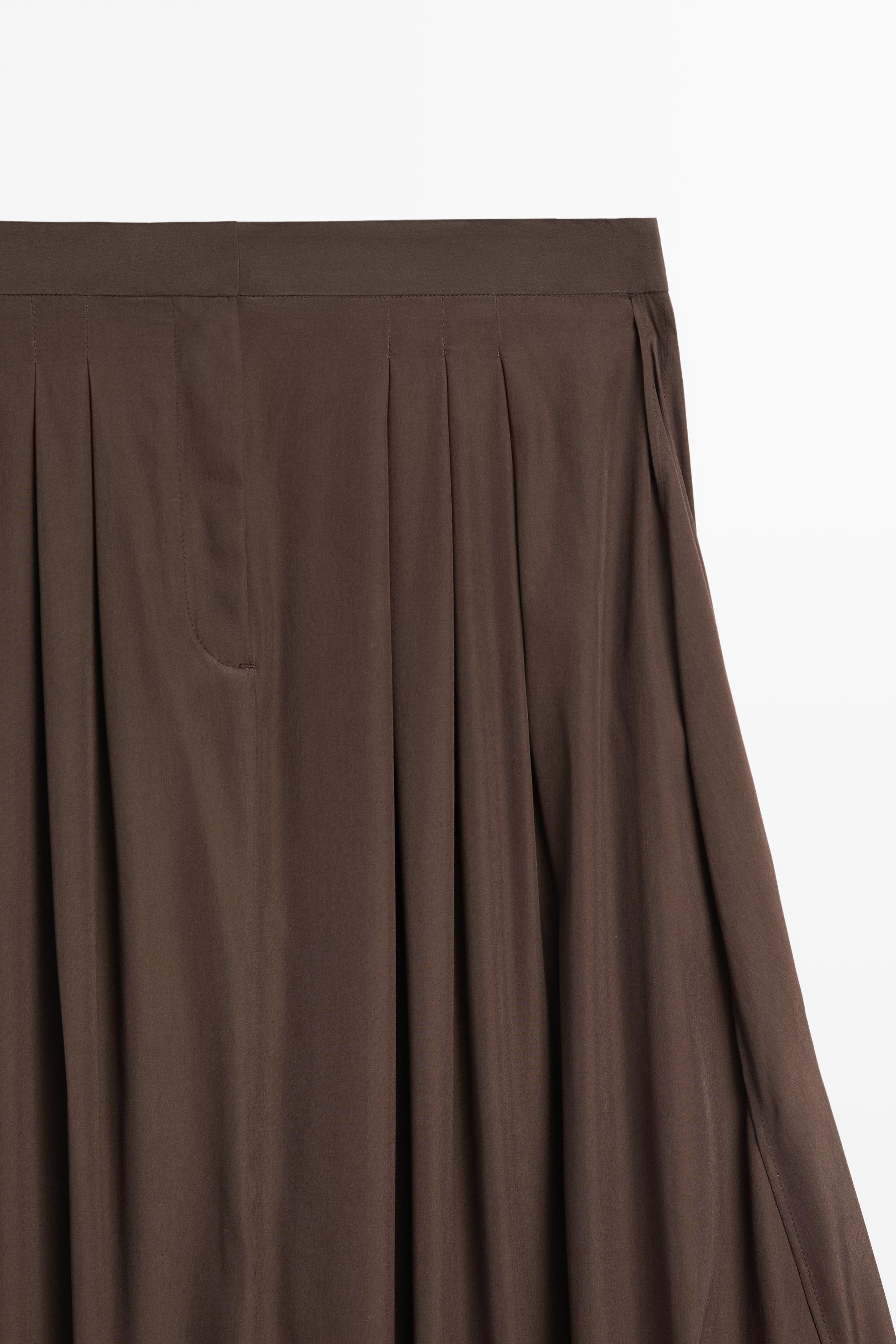 Flowing pleated midi skirt