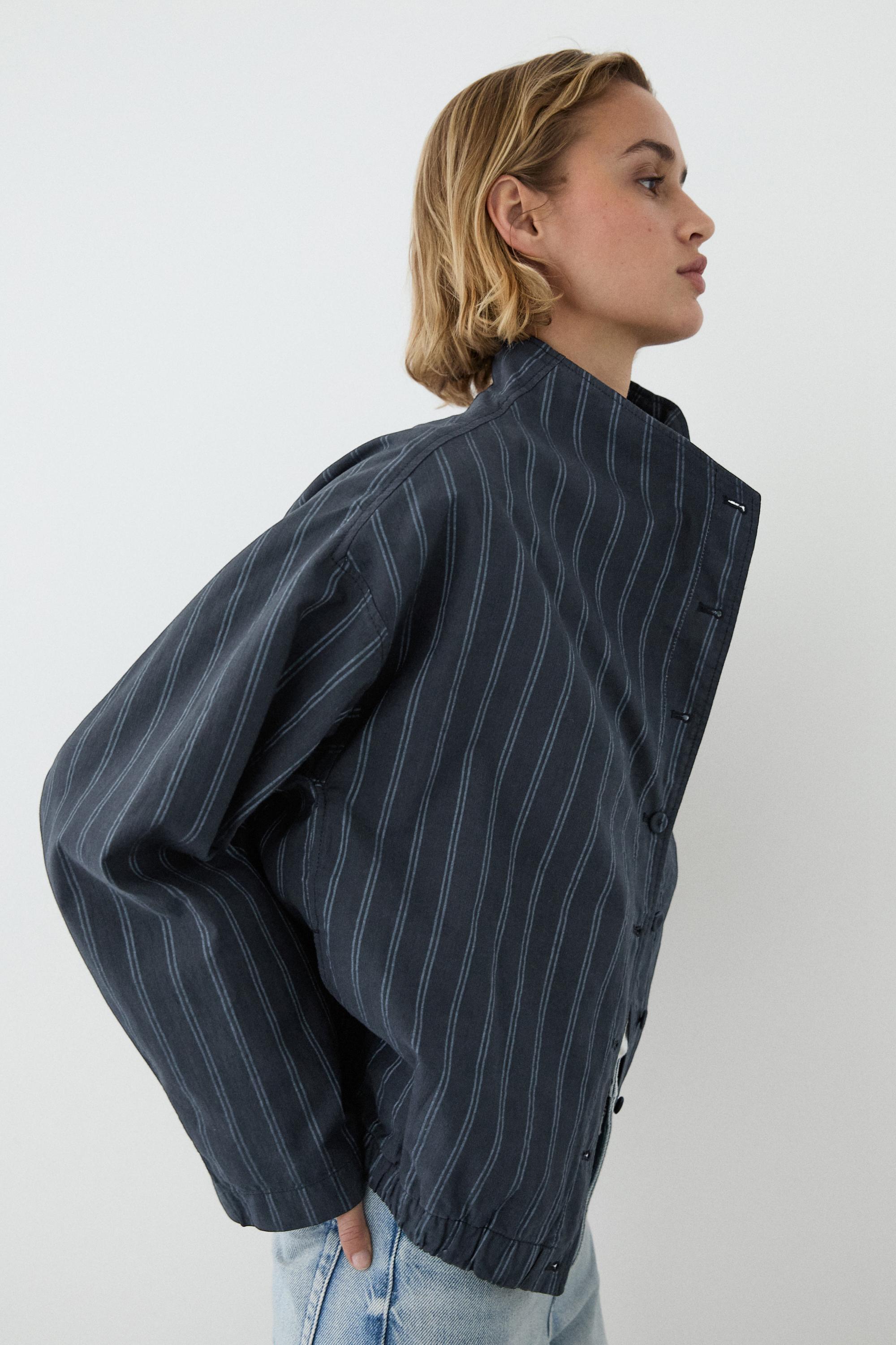 Jaket bomber leher tinggi bergaris