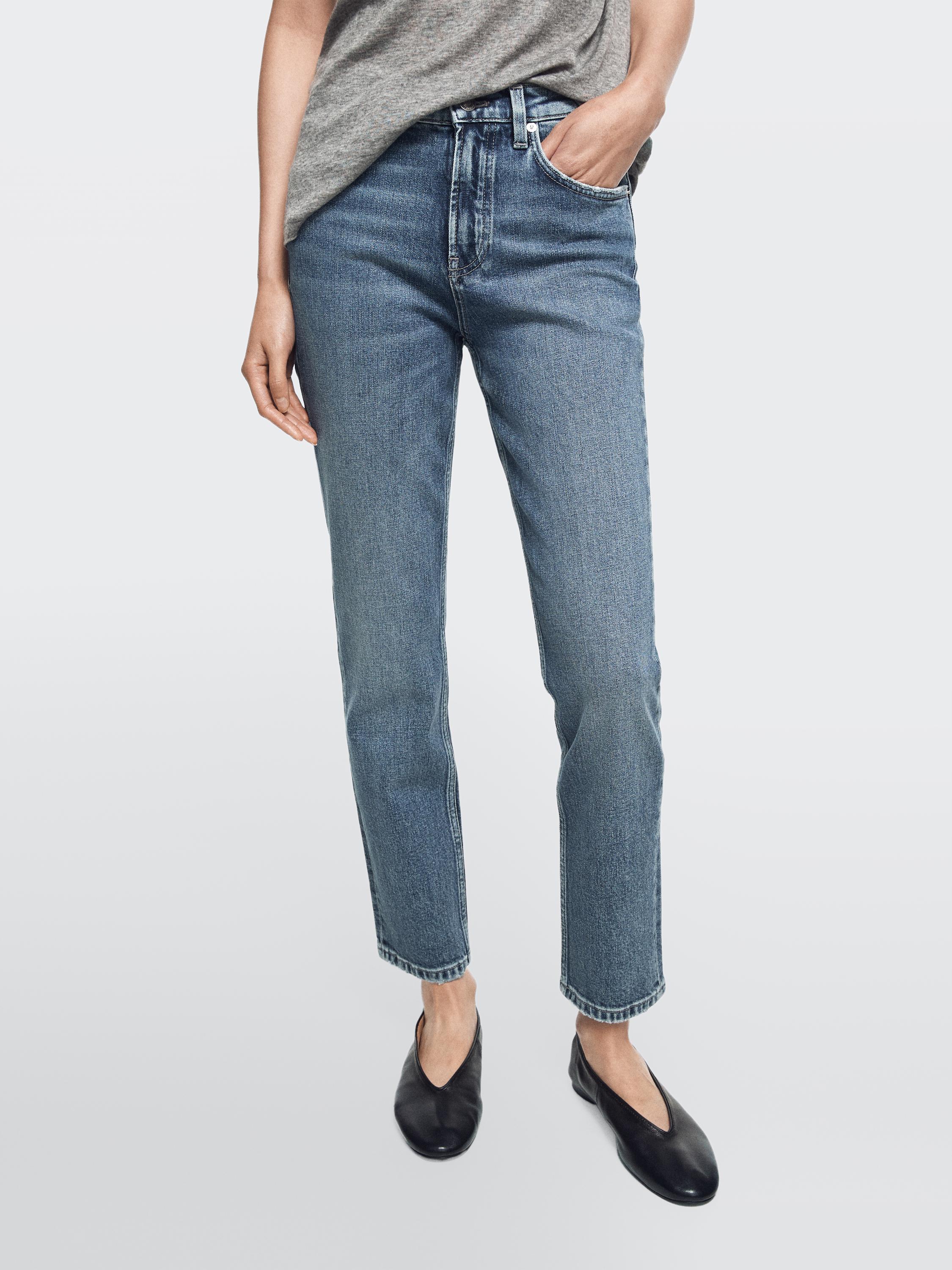 Saīsināti džinsi 'slim fit' ar vidēji augstu jostasvietu