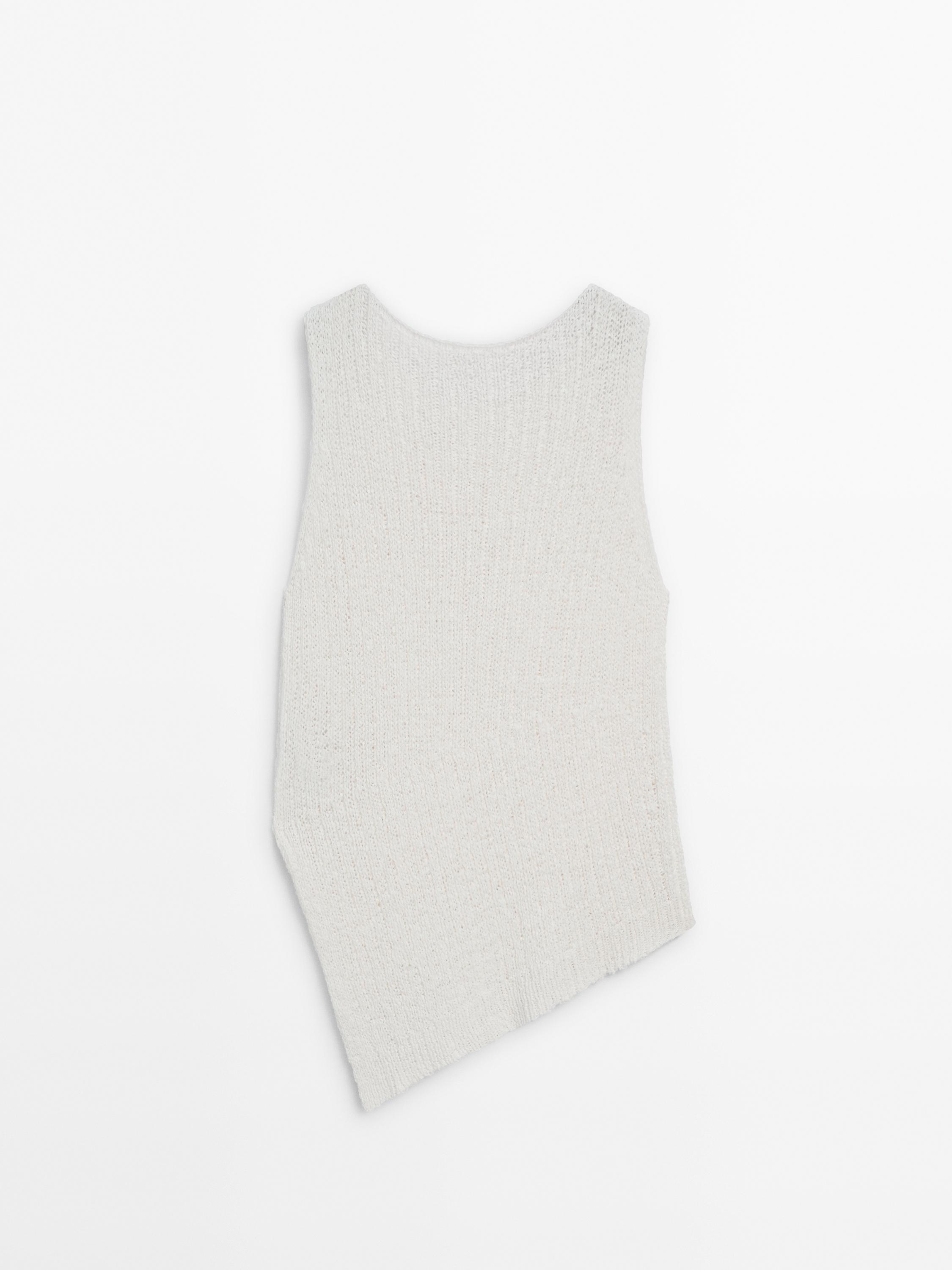 Knit top with asymmetric hem