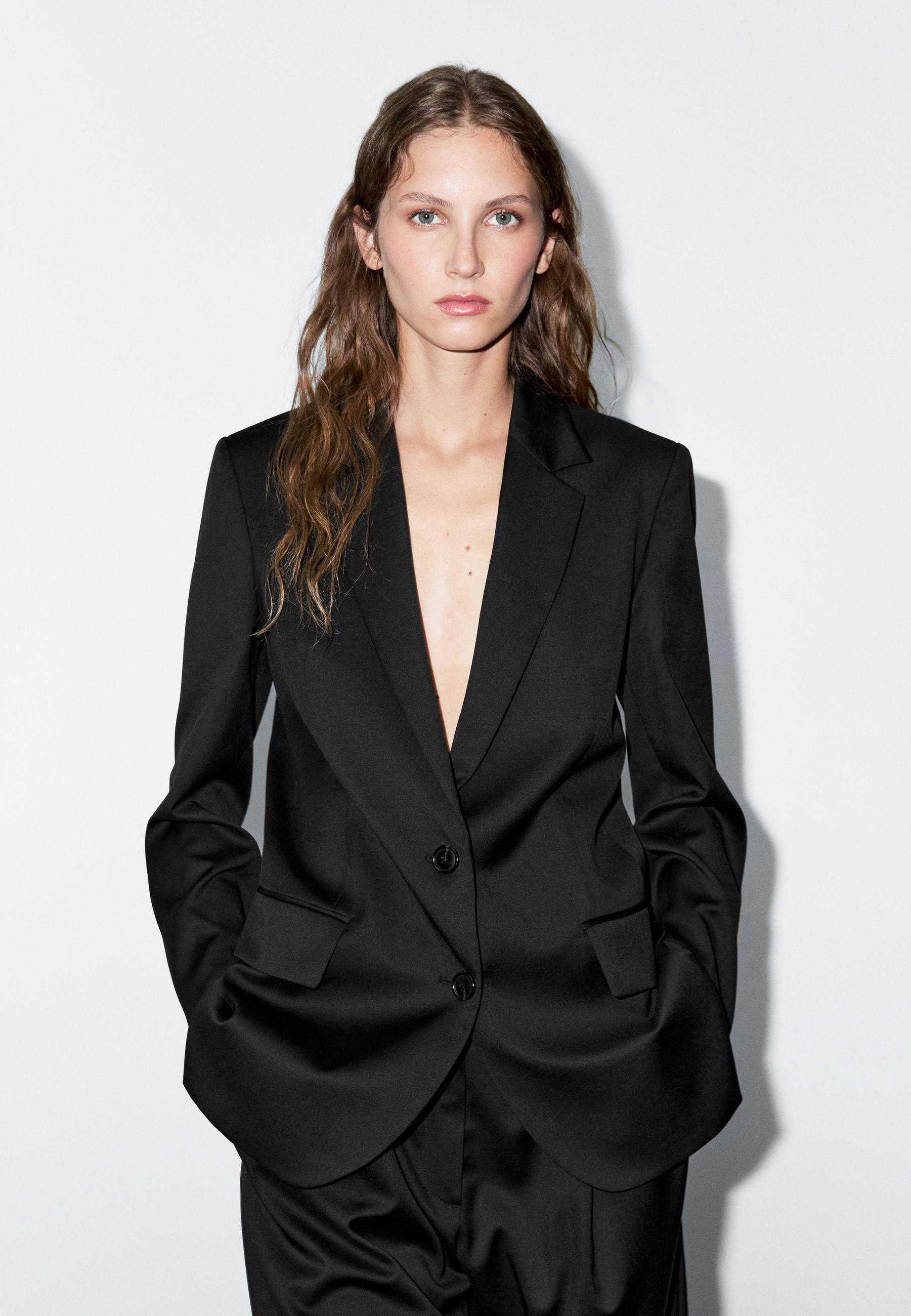 100% extra fine wool two-button blazer — BLACK