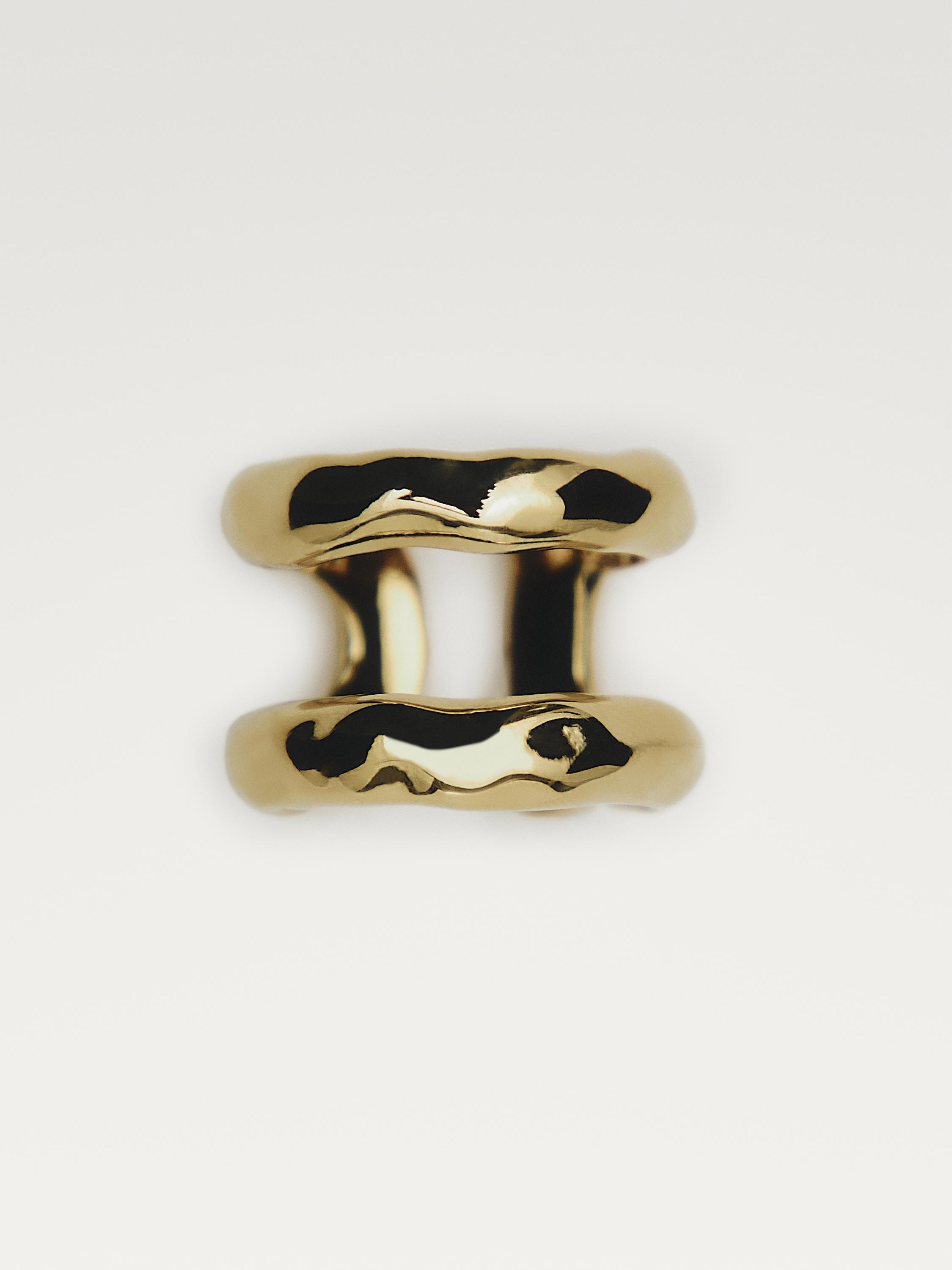 Horseshoe ring
