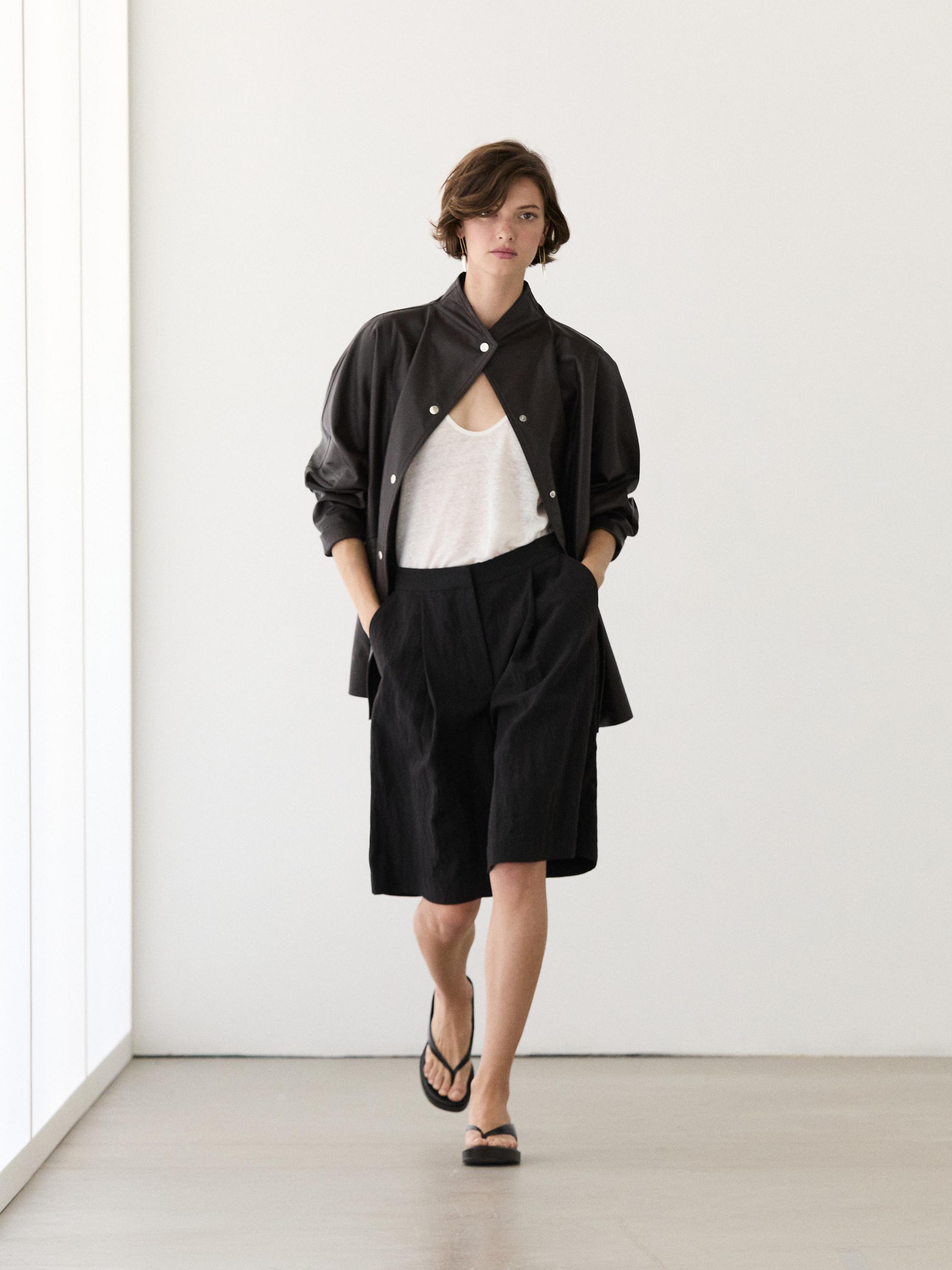 شورت برمودا من نسيج تقني