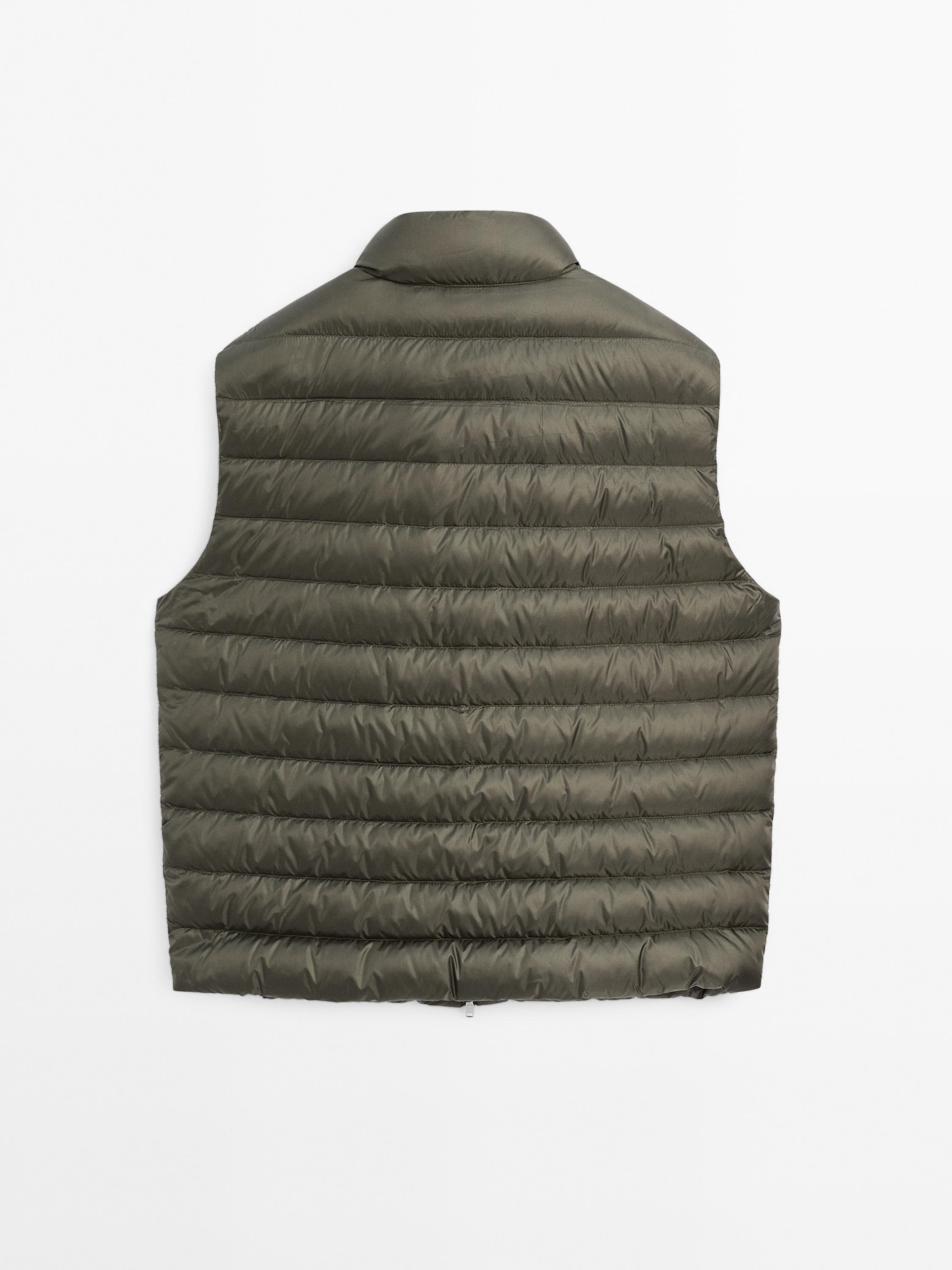 Foldable lightweight down puffer gilet