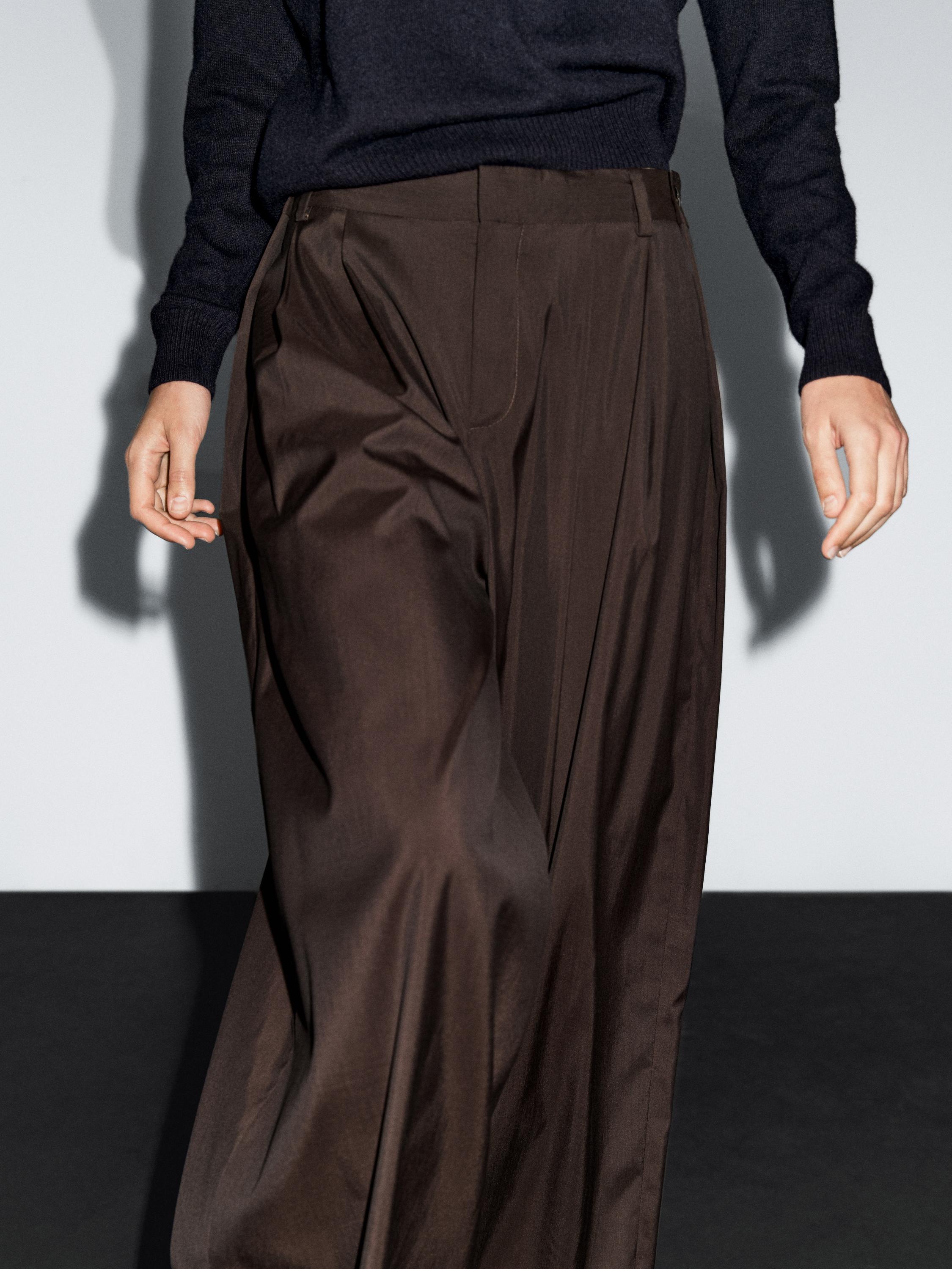 Flowing trousers with darts
