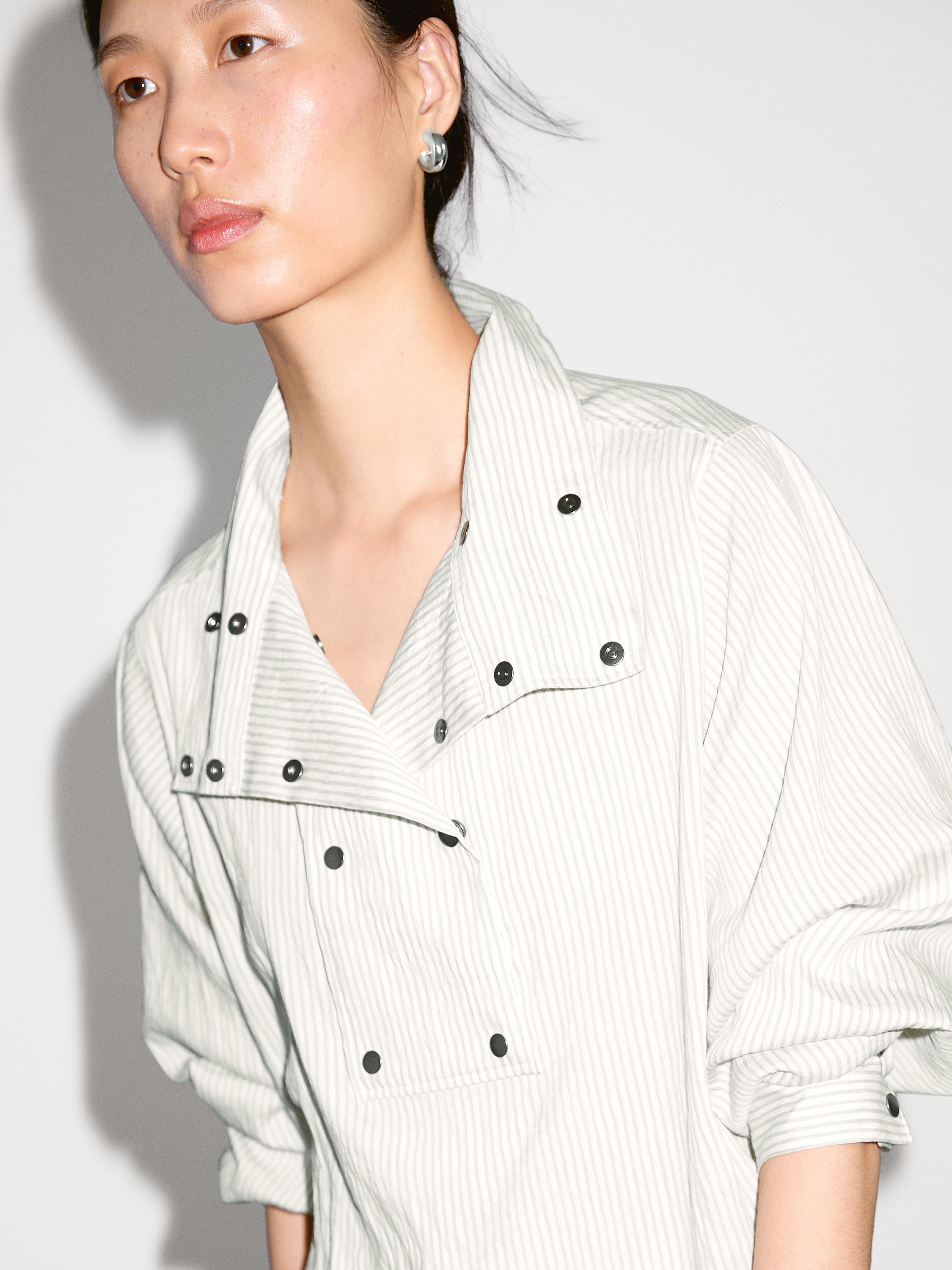 Flowing shirt with button detail on the chest