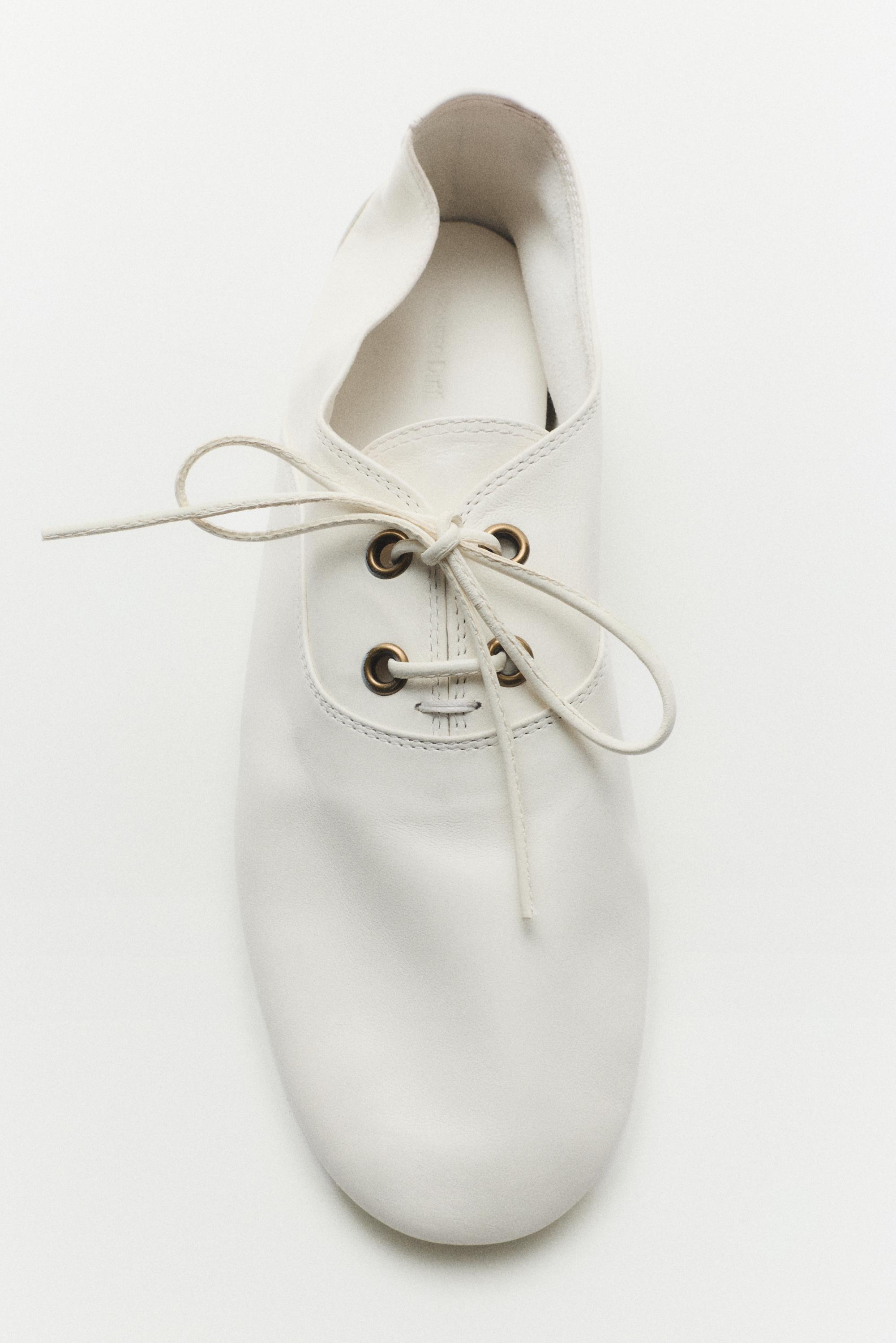 Soft leather lace-up shoes — WHITE