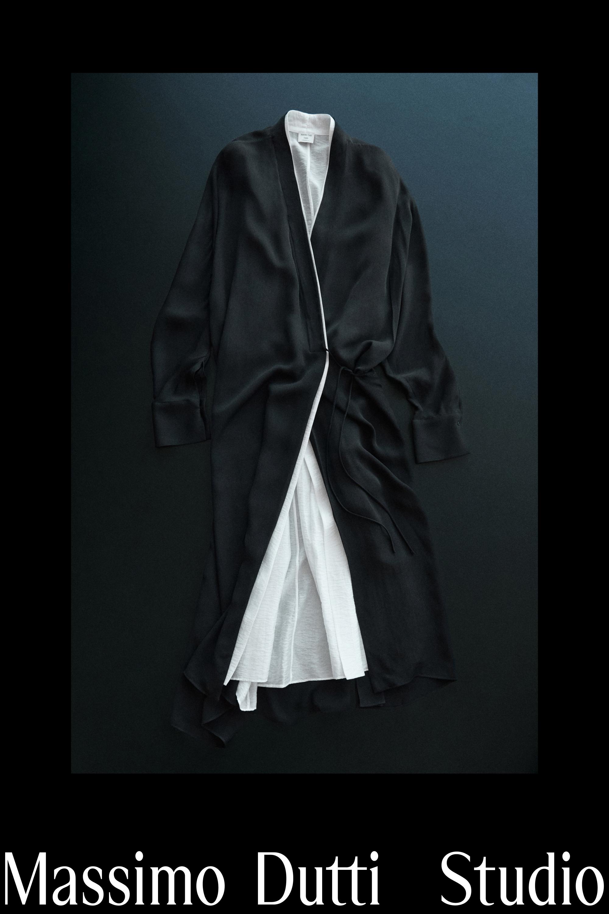 Luźna sukienka kopertowa z wiązaniem - STUDIO