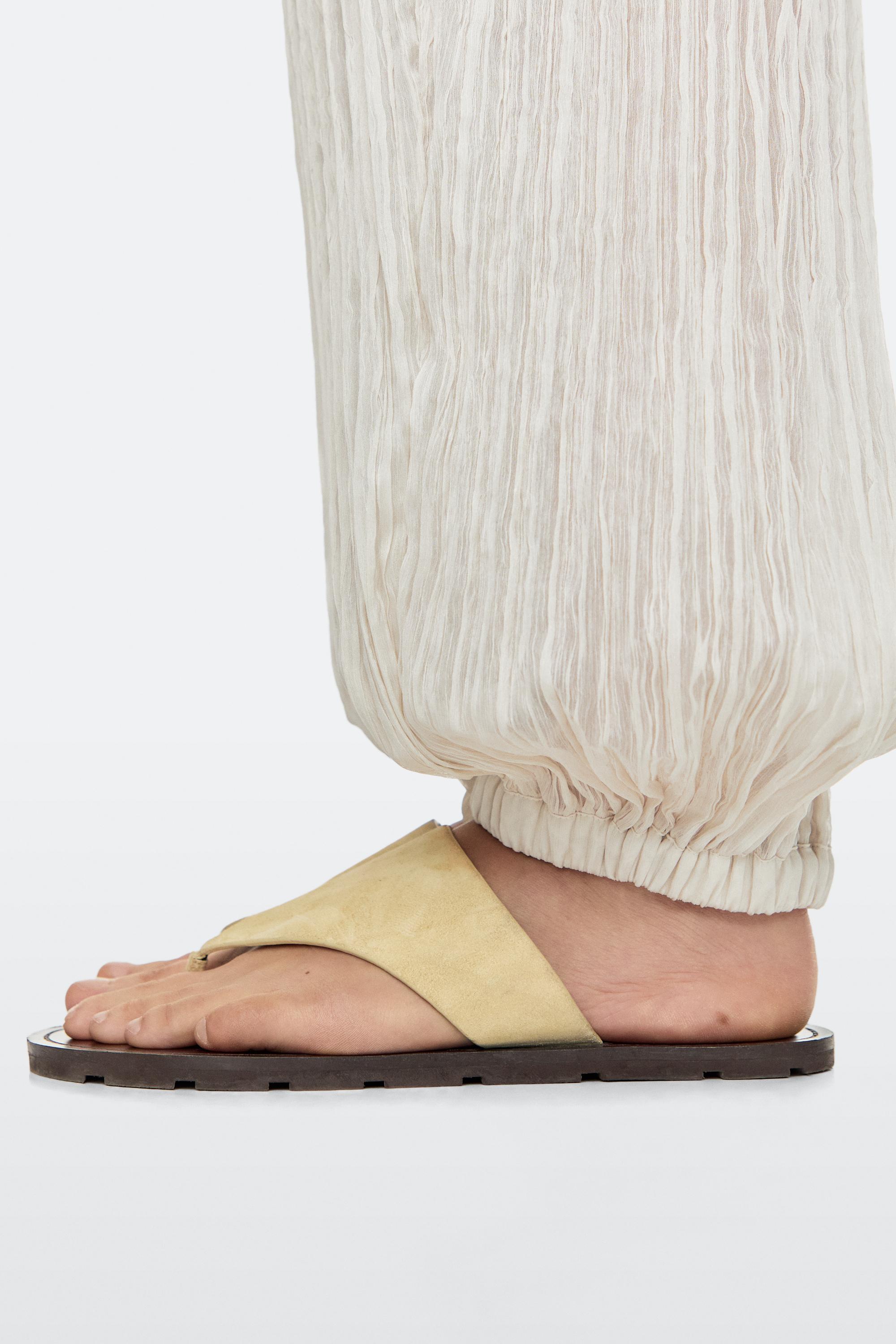 Split leather toe divider sandals — BEIGE