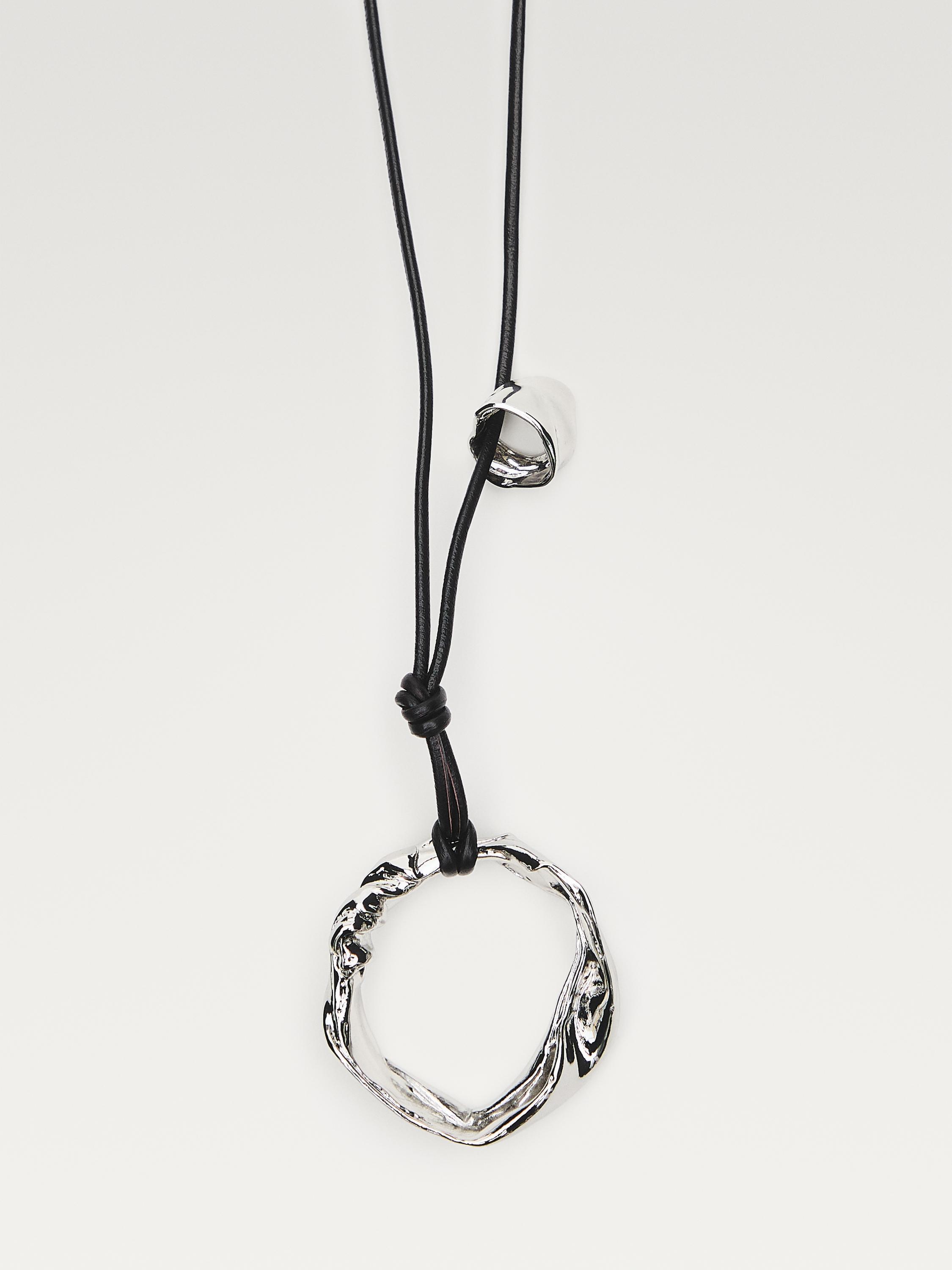 Leren ketting met ongelijke hanger