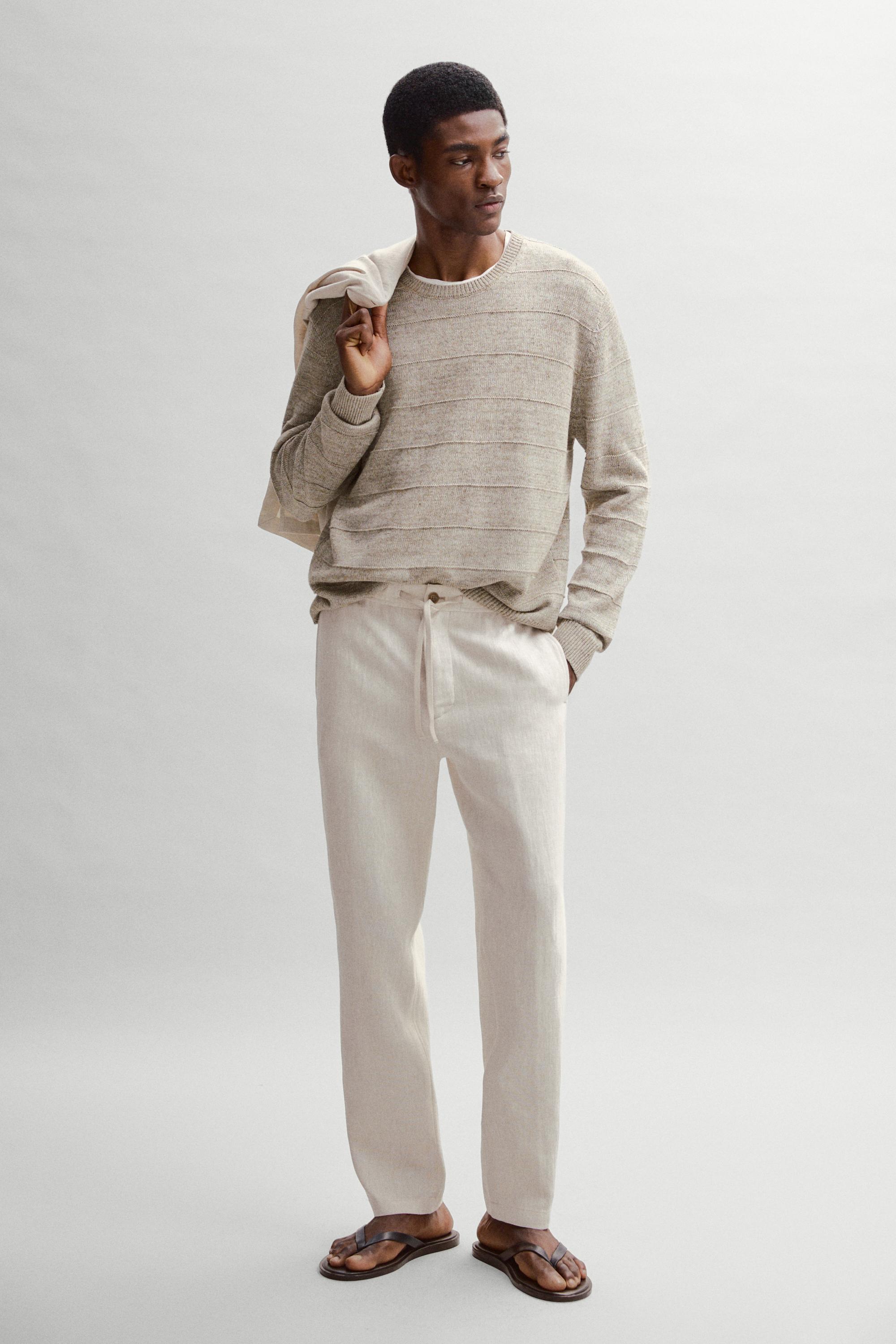 Strikket genser med striper og rund hals