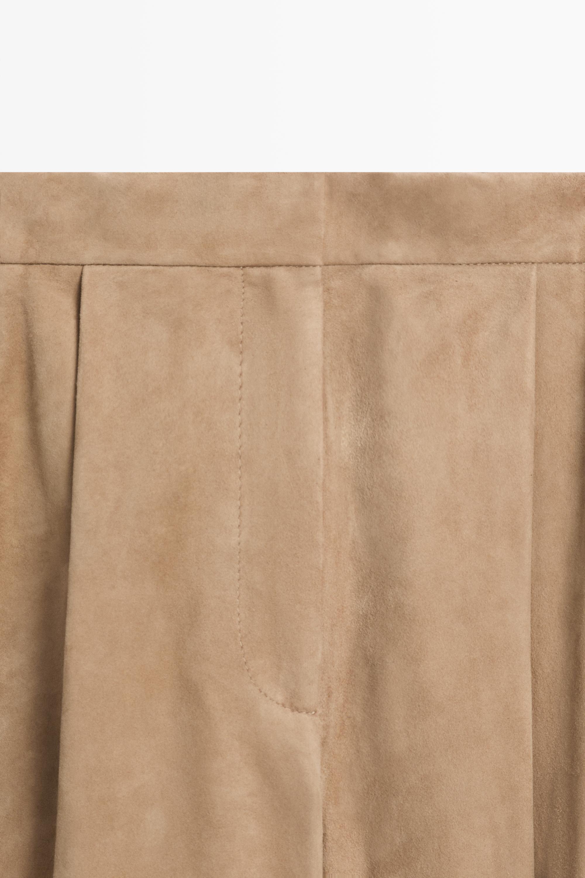 Pantalón detalle bajo lazada piel ante