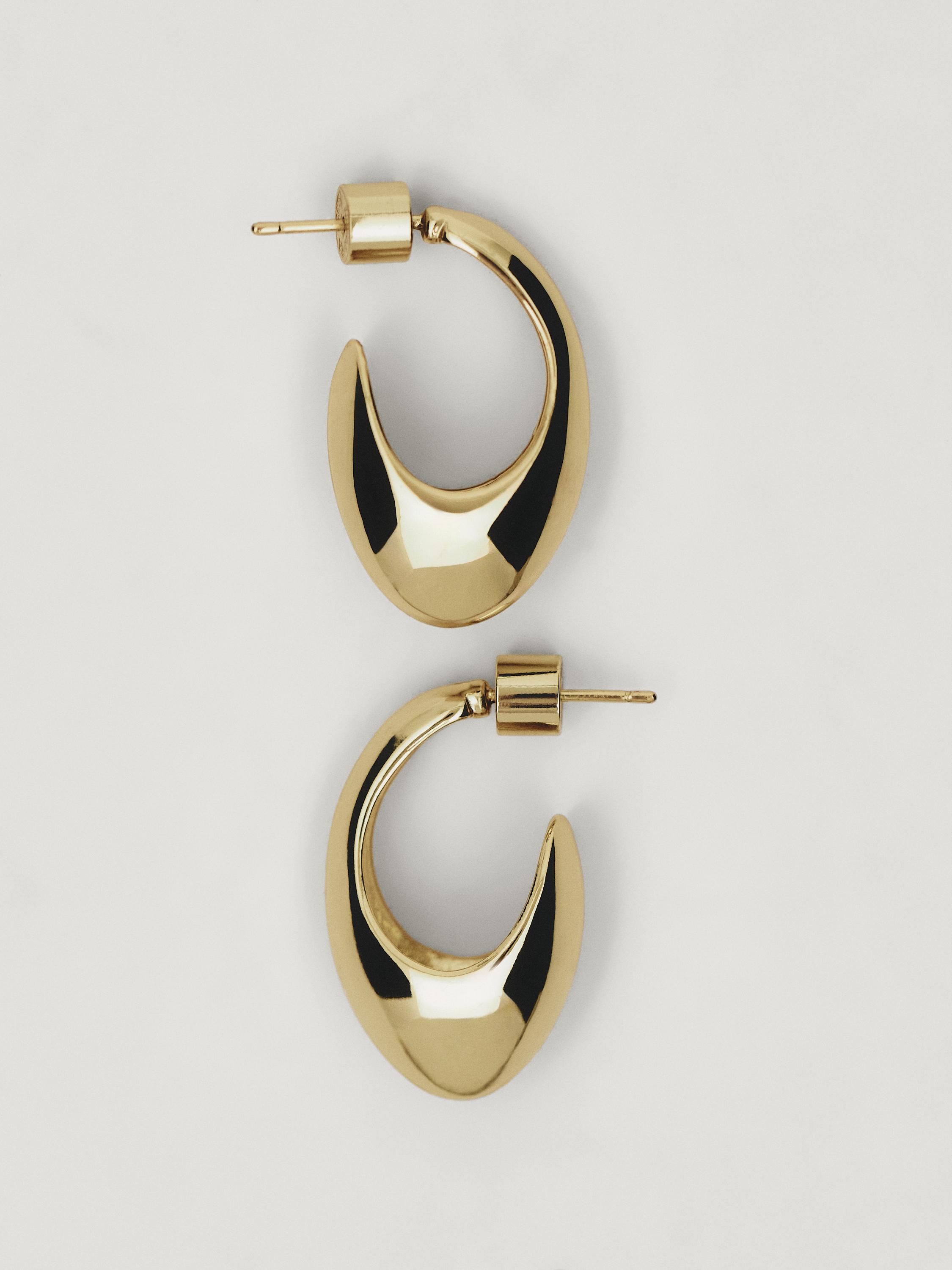 Oval hoop earrings