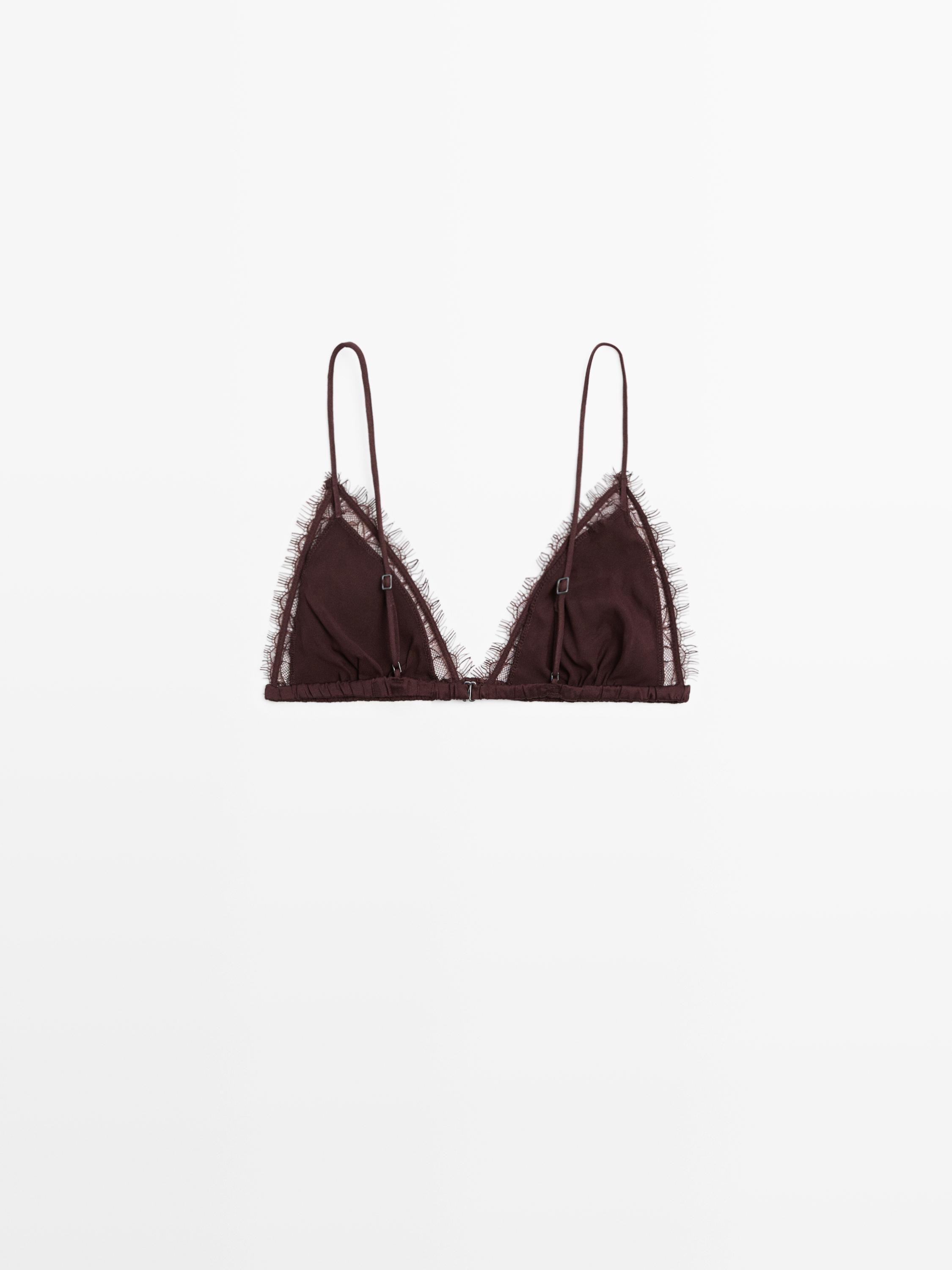 Bralette marroi baten aurrealdeko ikuspegia, tirante finekin eta ertzetan parpailarekin.