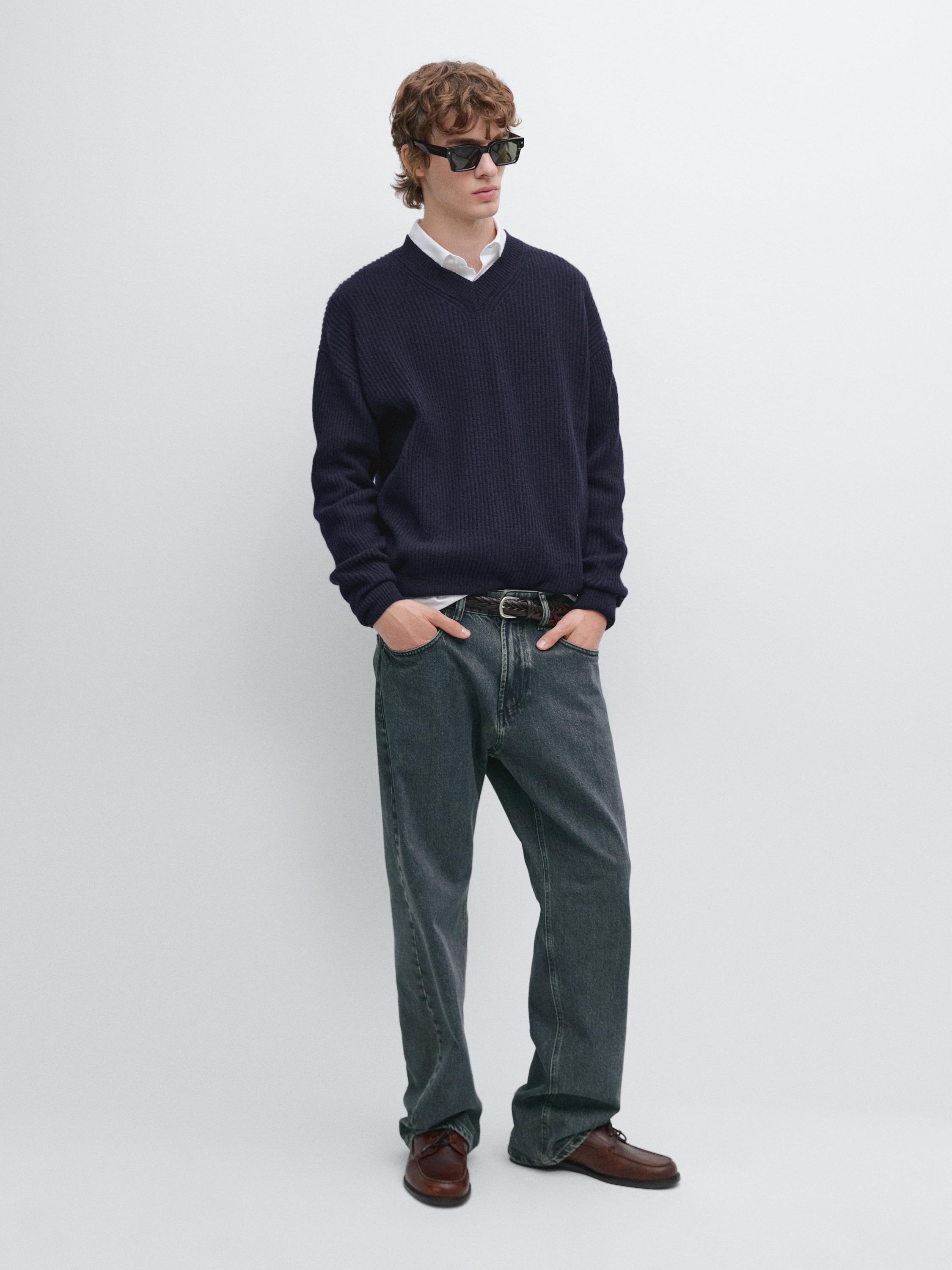 Wool blend knit V-neck jumper