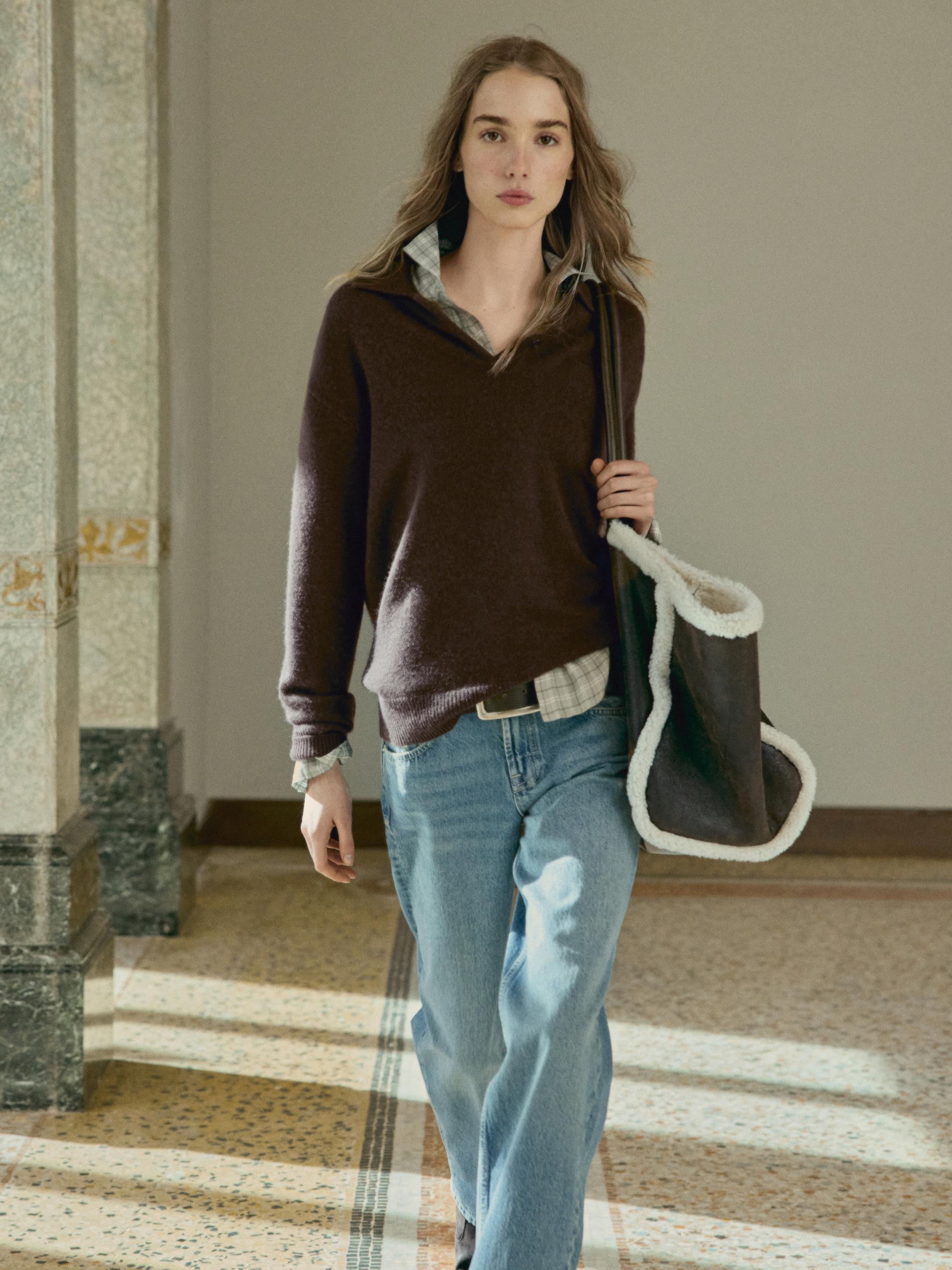 Low-rise straight-leg jeans