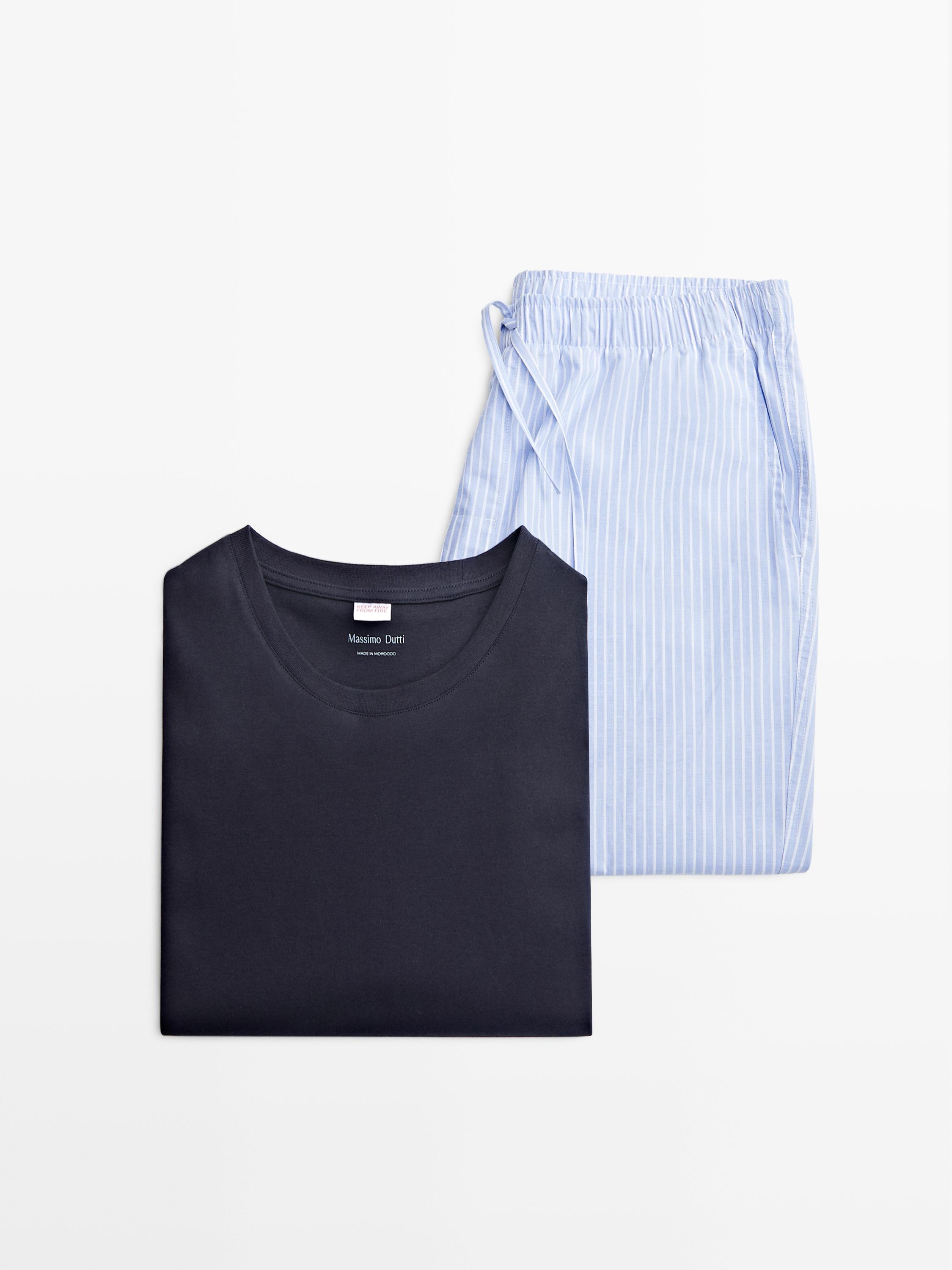 Pijama com t-shirt de manga curta e calças às riscas